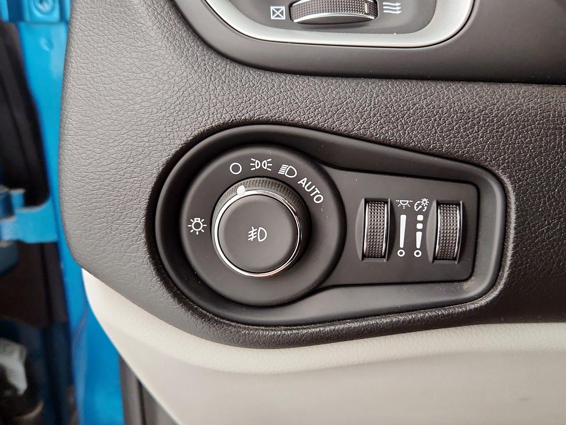 Thumbnail: 2020 Jeep Renegade - 13