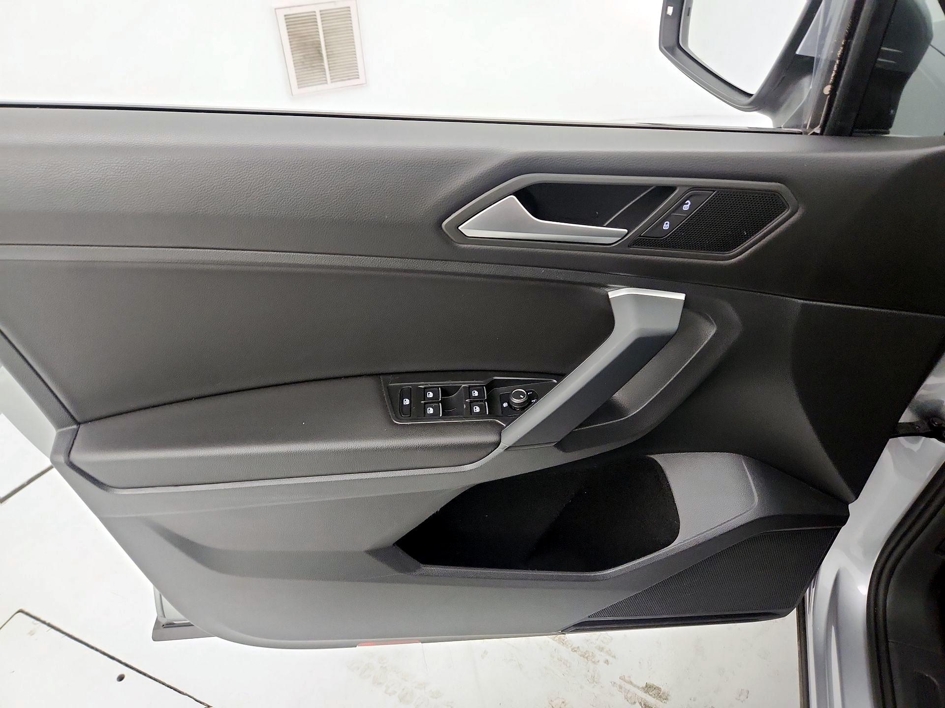 Thumbnail: 2019 Volkswagen Tiguan - 12