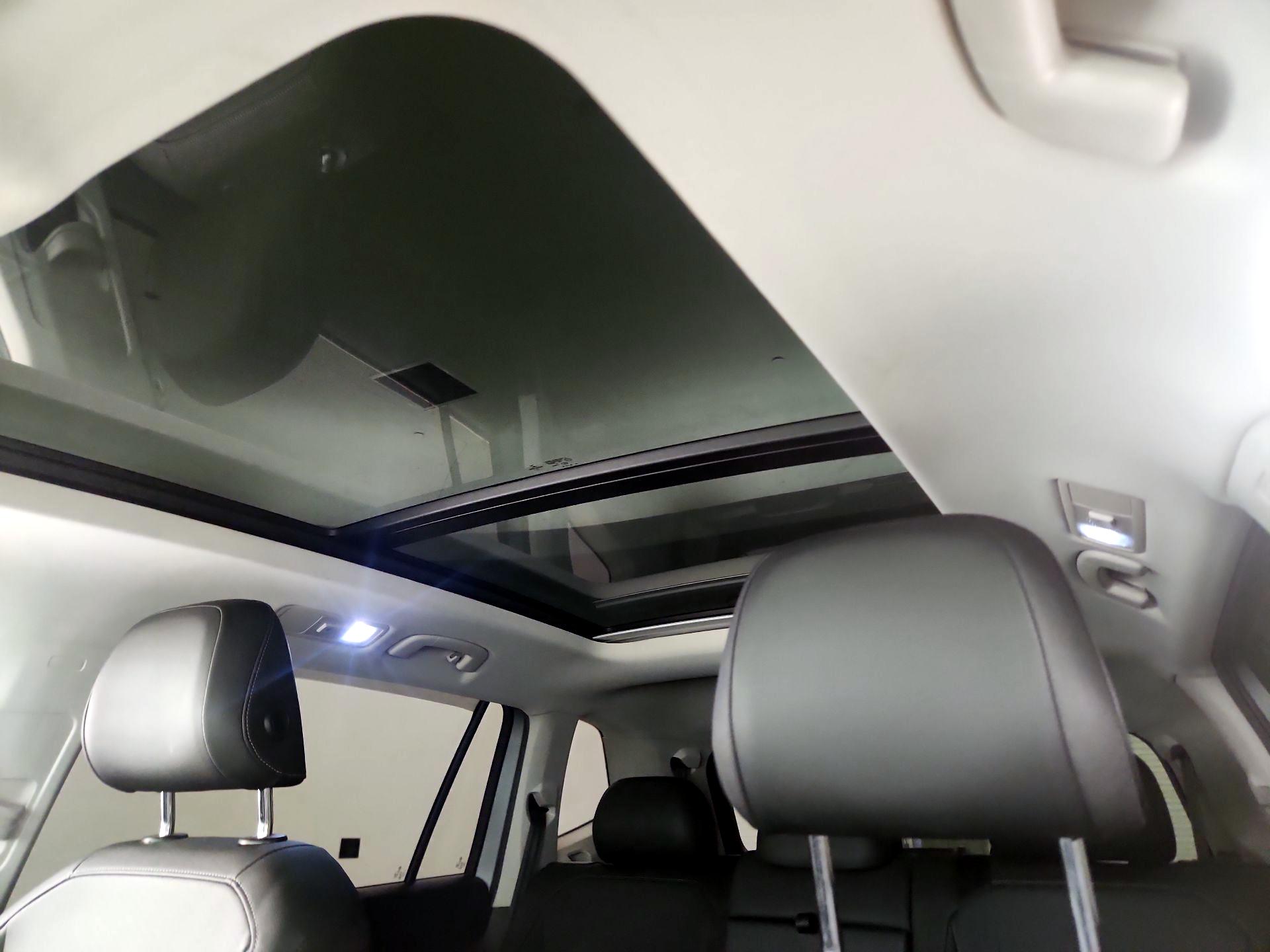 Thumbnail: 2019 Volkswagen Tiguan - 19