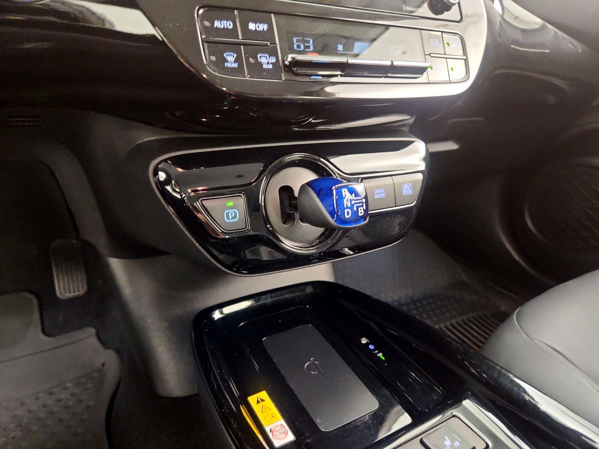 Thumbnail: 2022 Toyota Prius - 17