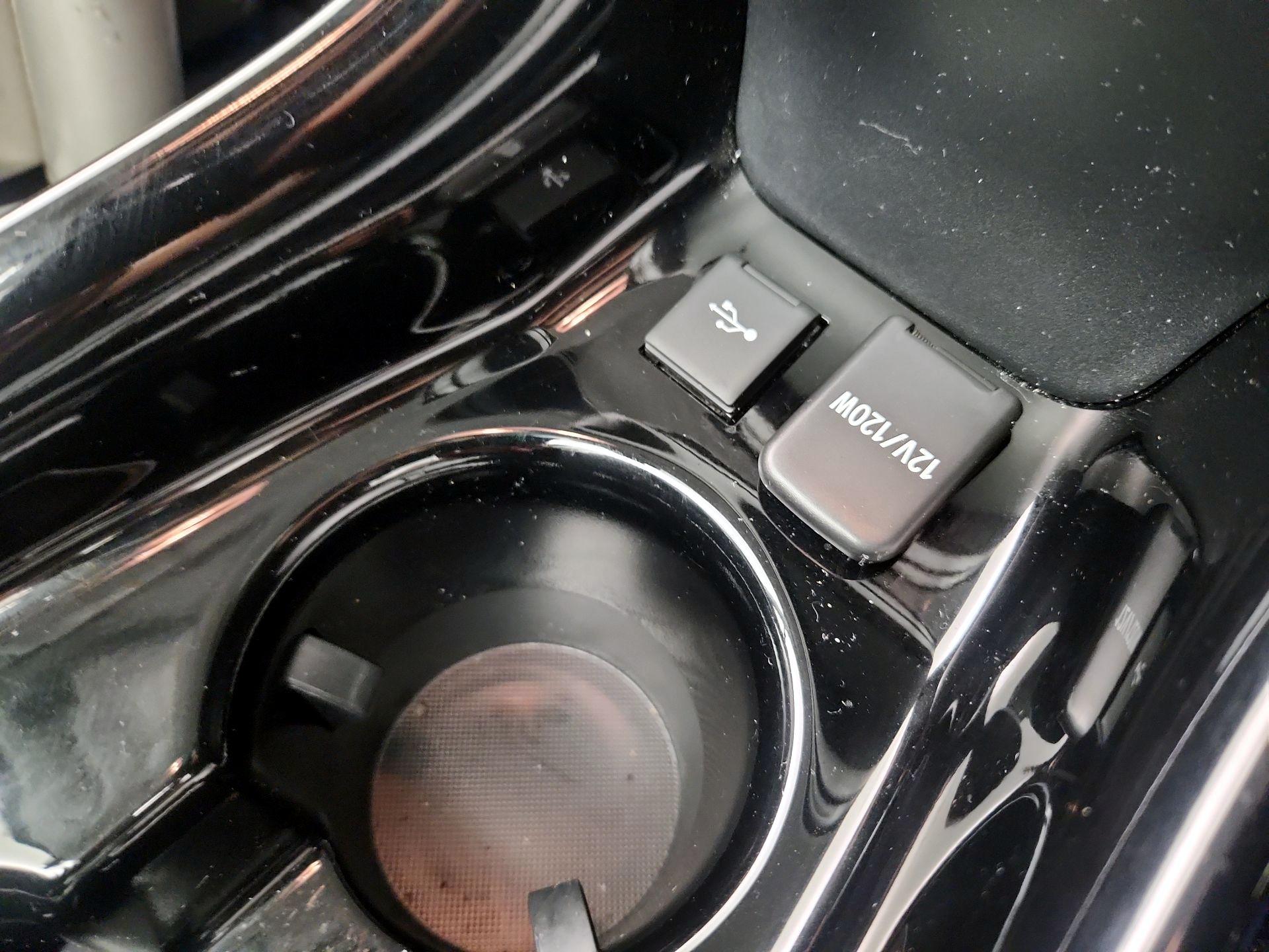 Thumbnail: 2022 Toyota Prius - 18