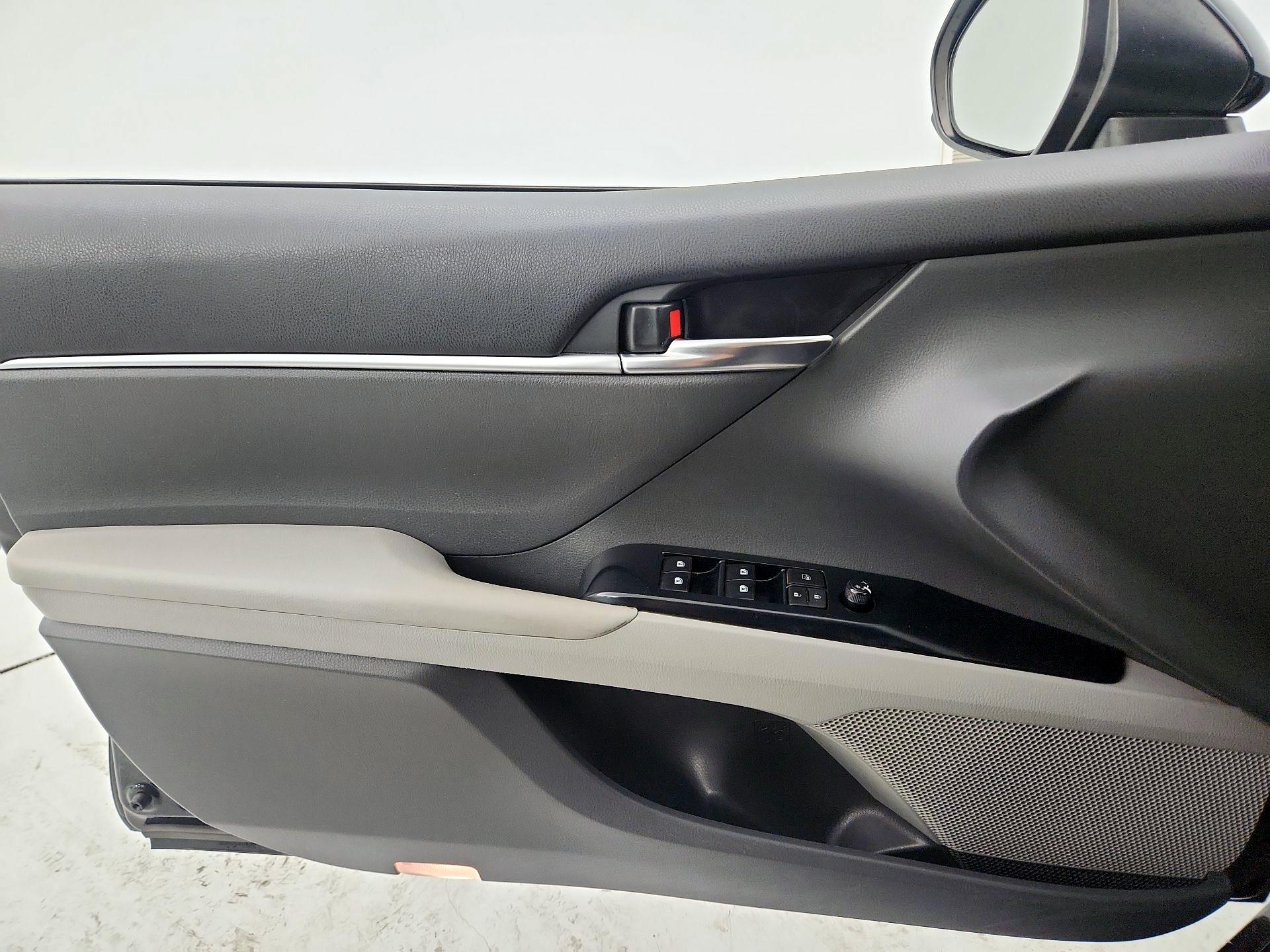 Thumbnail: 2018 Toyota Camry - 12