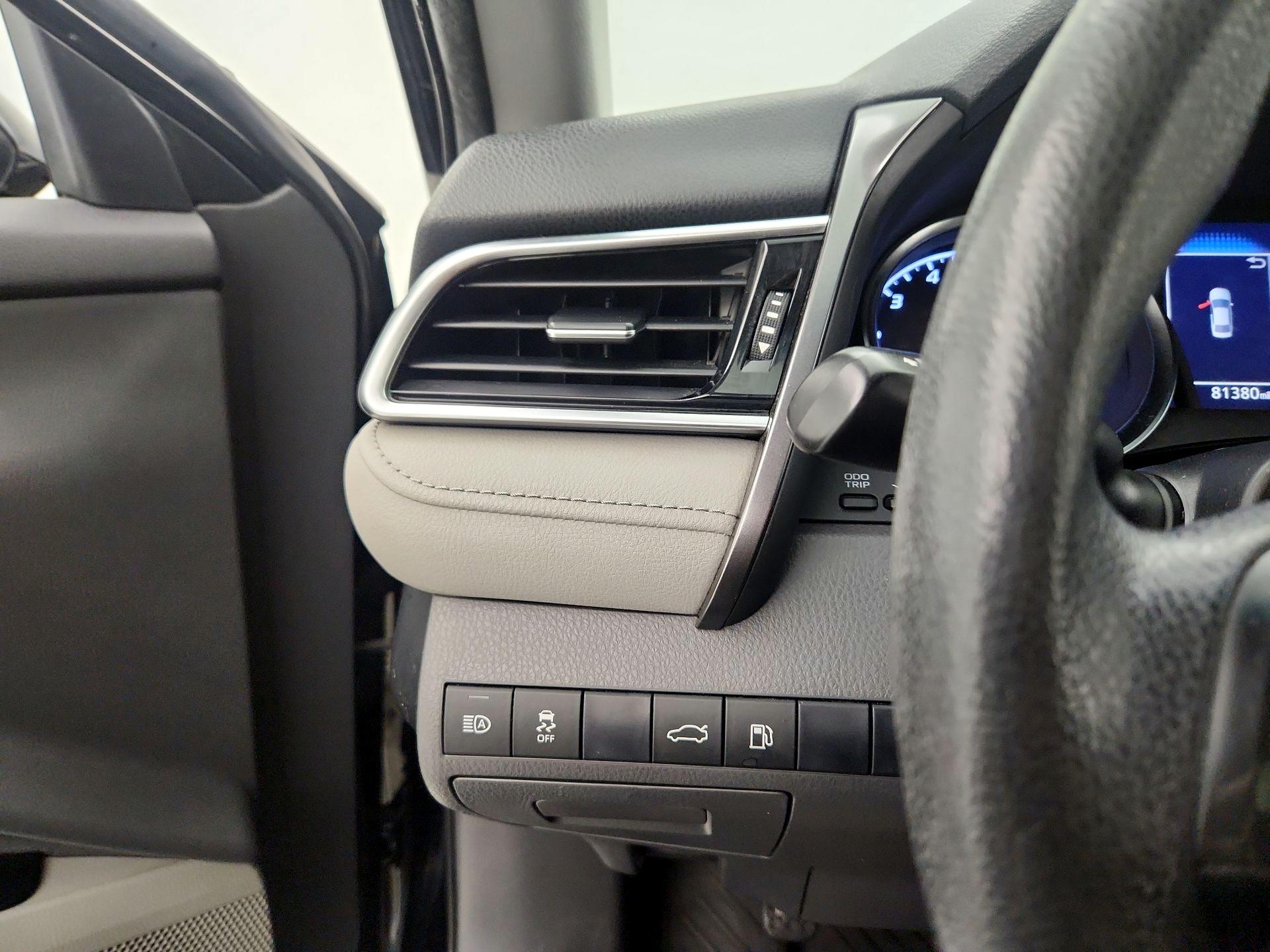 Thumbnail: 2018 Toyota Camry - 13