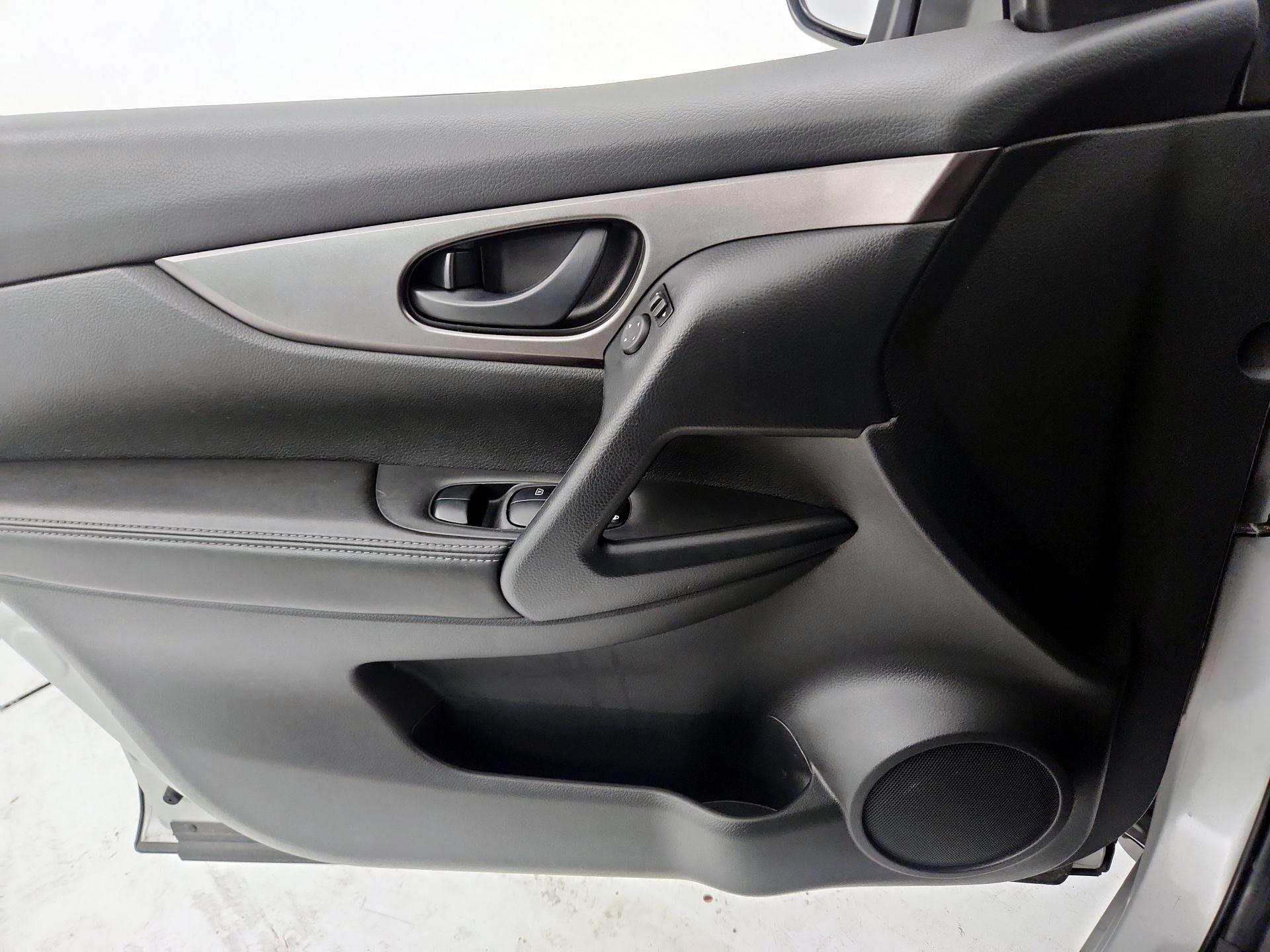 Thumbnail: 2022 Nissan Rogue Sport - 12