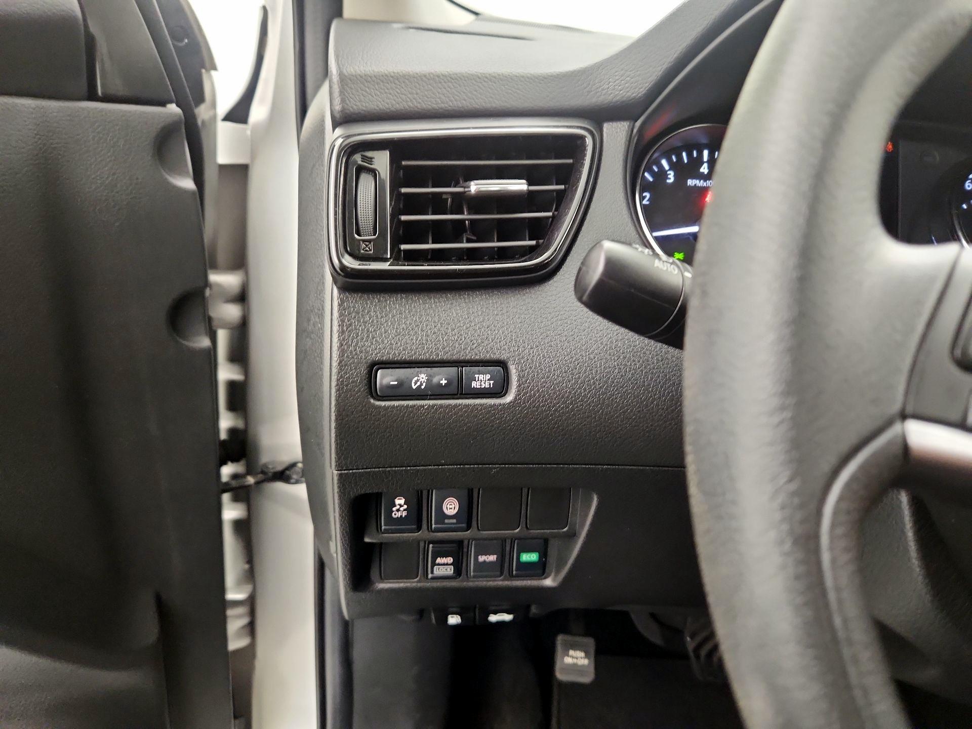 Thumbnail: 2022 Nissan Rogue Sport - 13