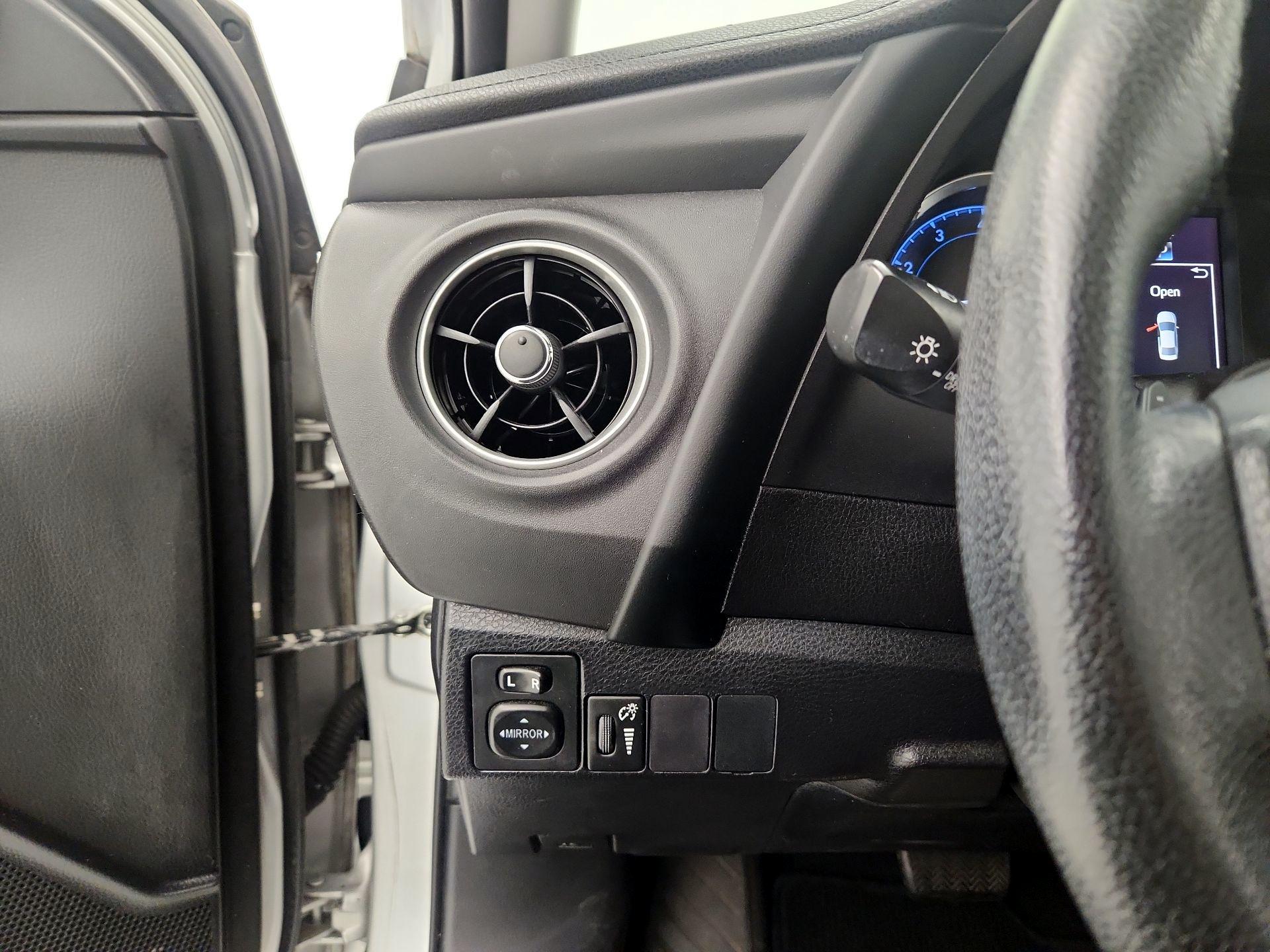 Thumbnail: 2017 Toyota Corolla - 13