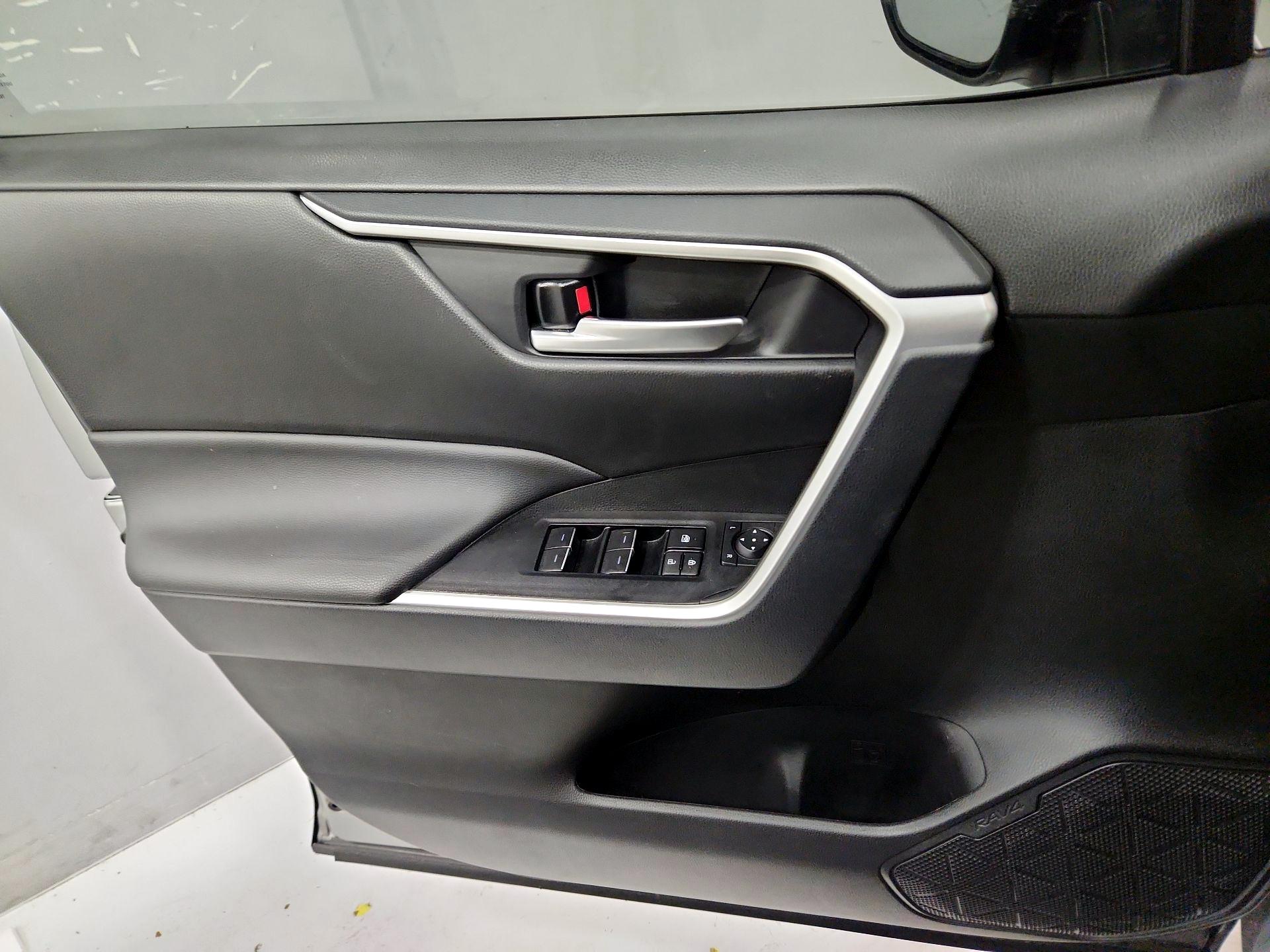 Thumbnail: 2025 Toyota RAV4 - 12