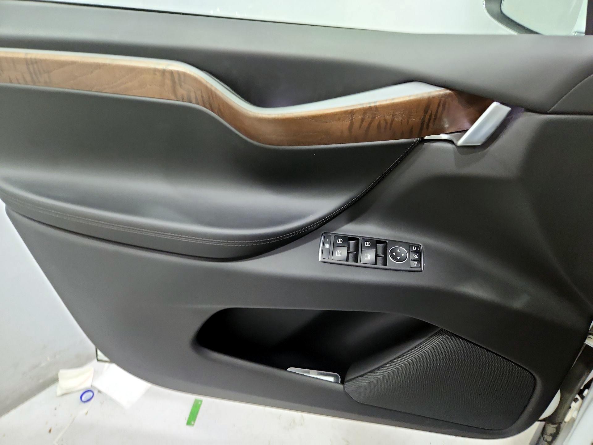 Thumbnail: 2020 Tesla Model X - 12