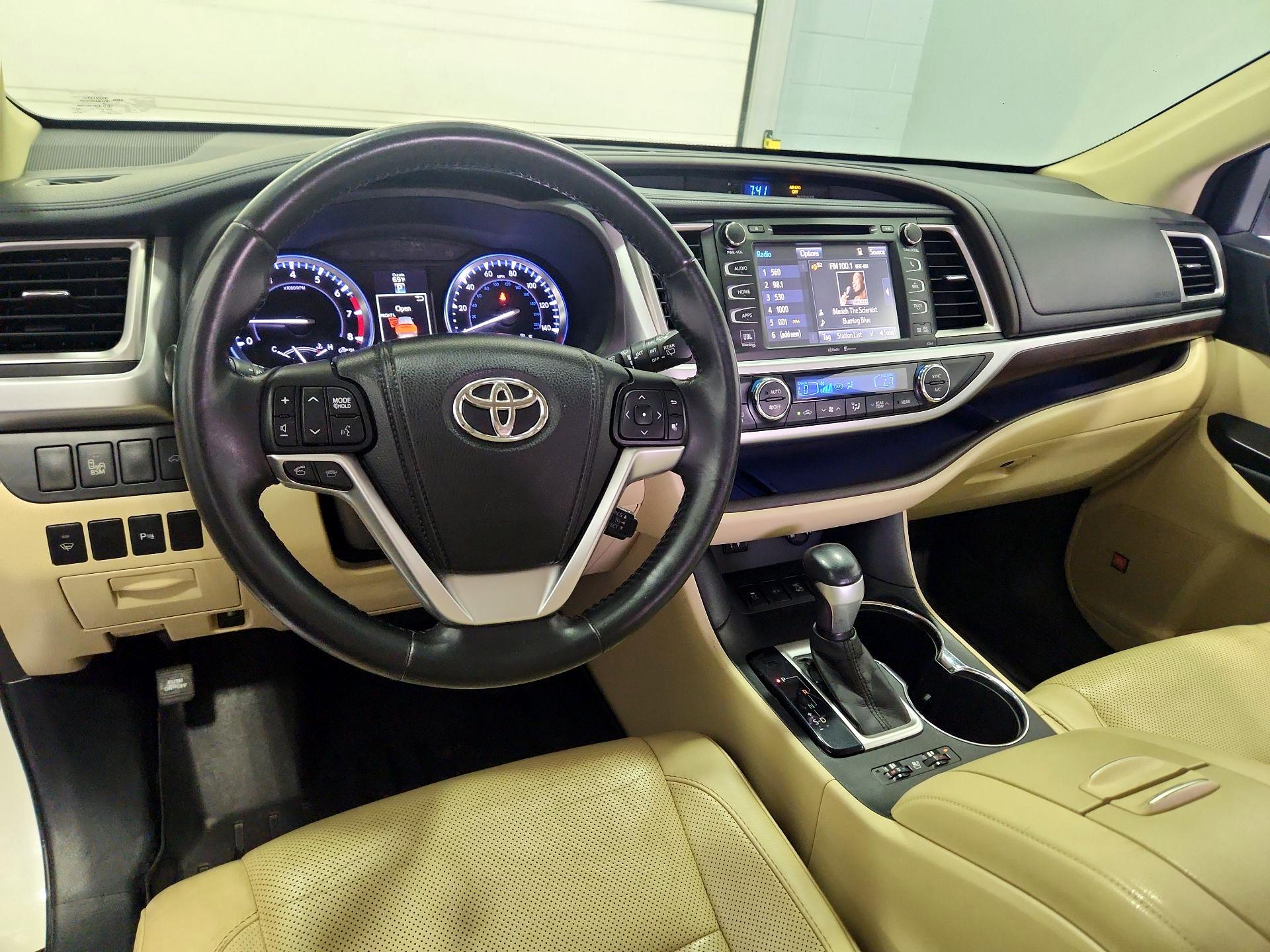 Thumbnail: 2014 Toyota Highlander - 9