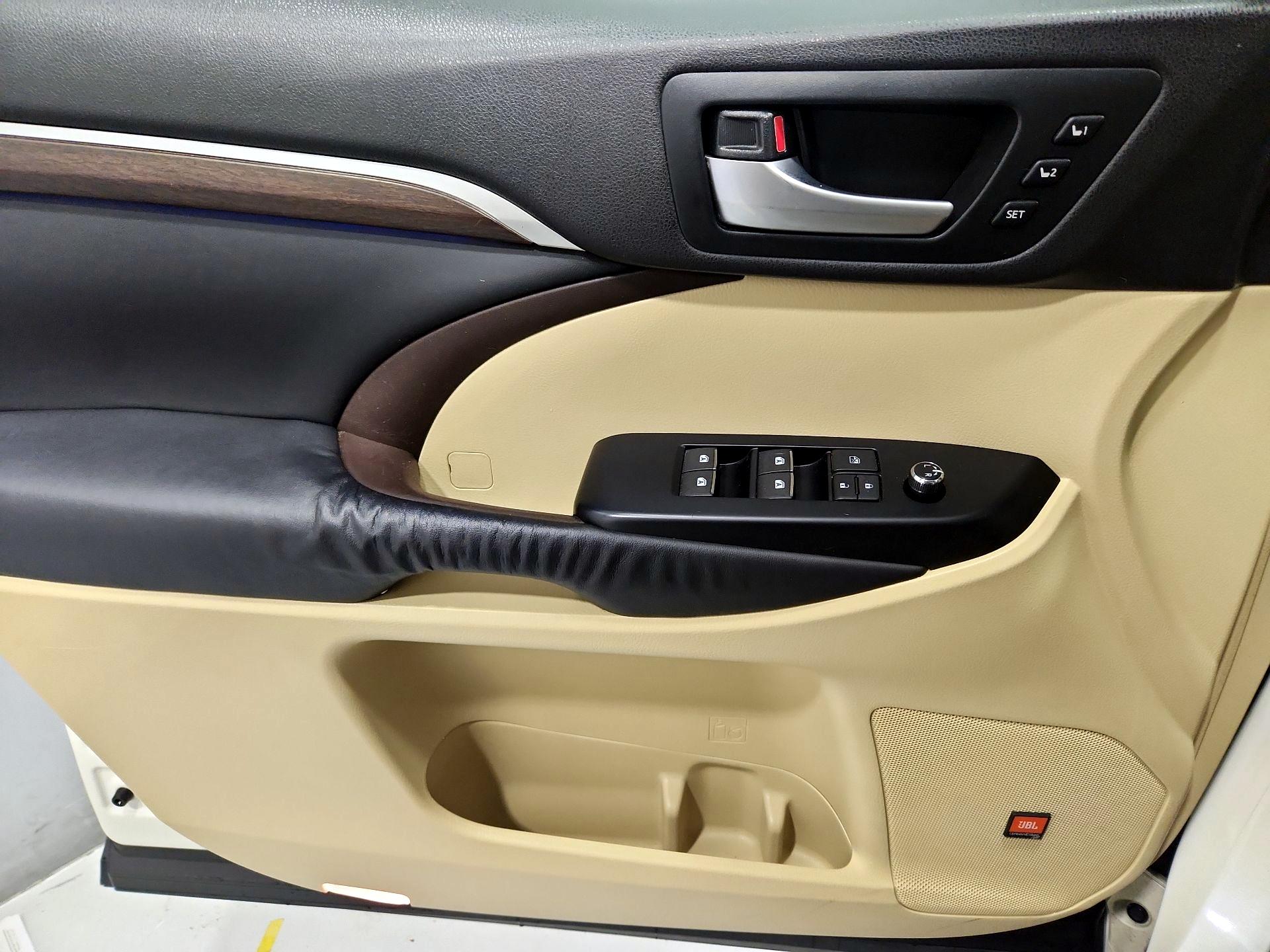 Thumbnail: 2014 Toyota Highlander - 12