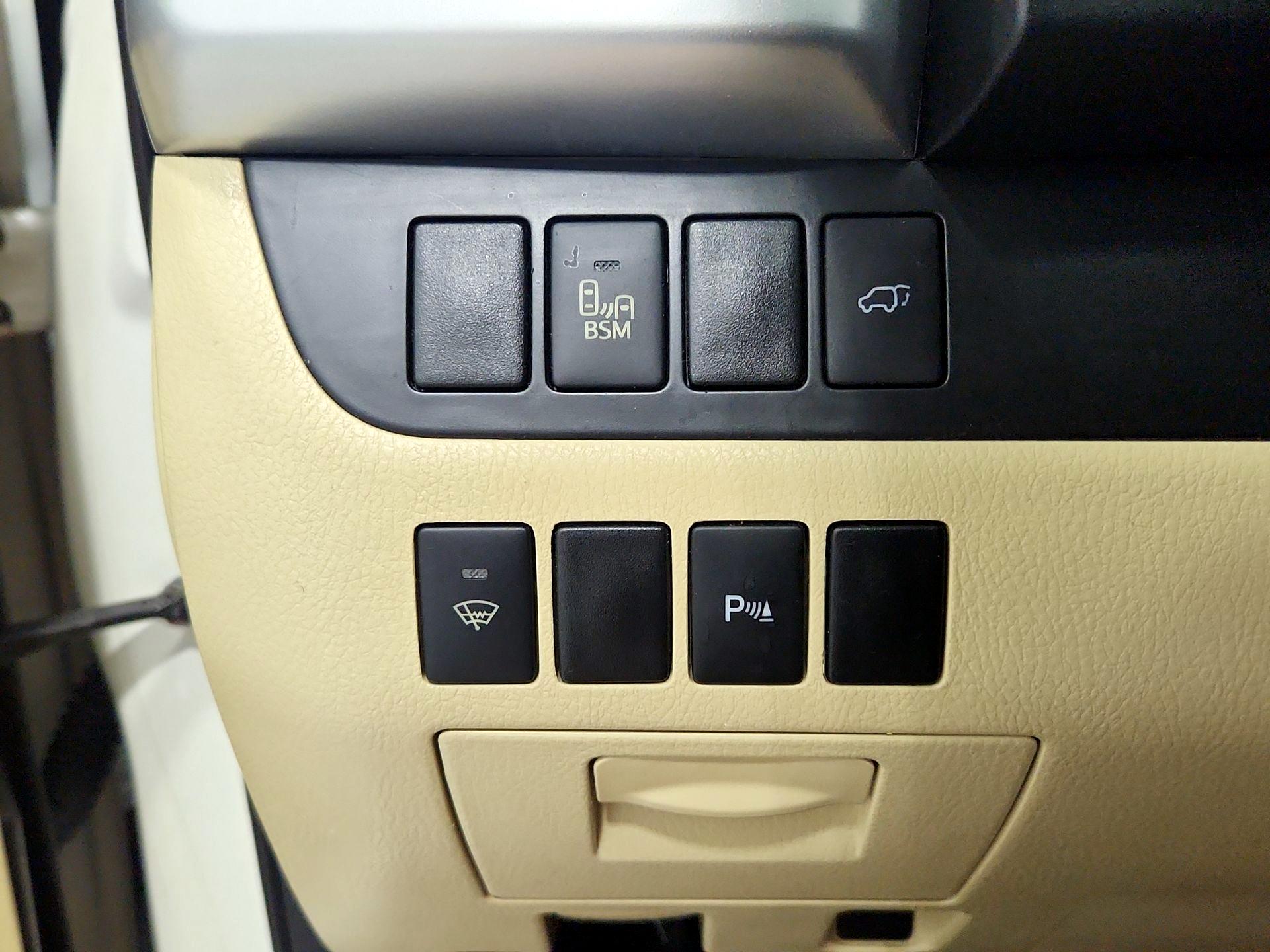Thumbnail: 2014 Toyota Highlander - 13