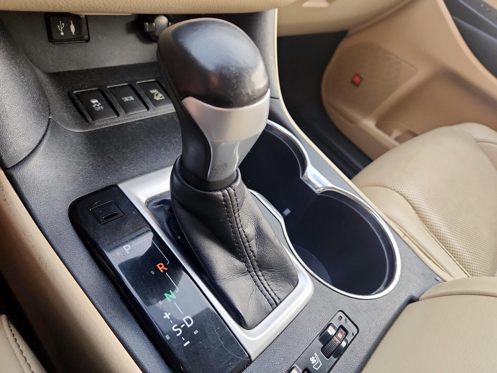 Thumbnail: 2014 Toyota Highlander - 18