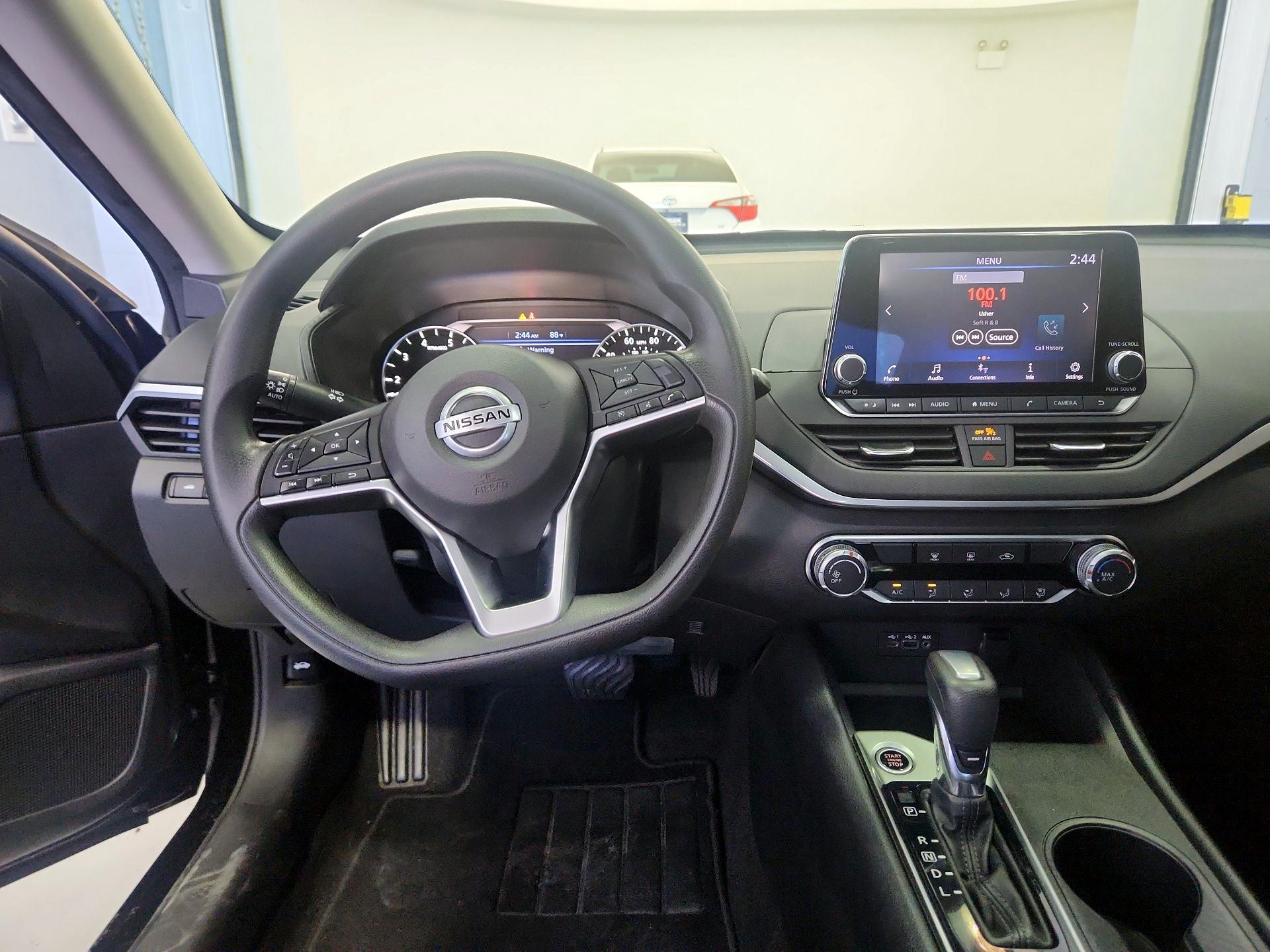 Thumbnail: 2020 Nissan Altima - 9