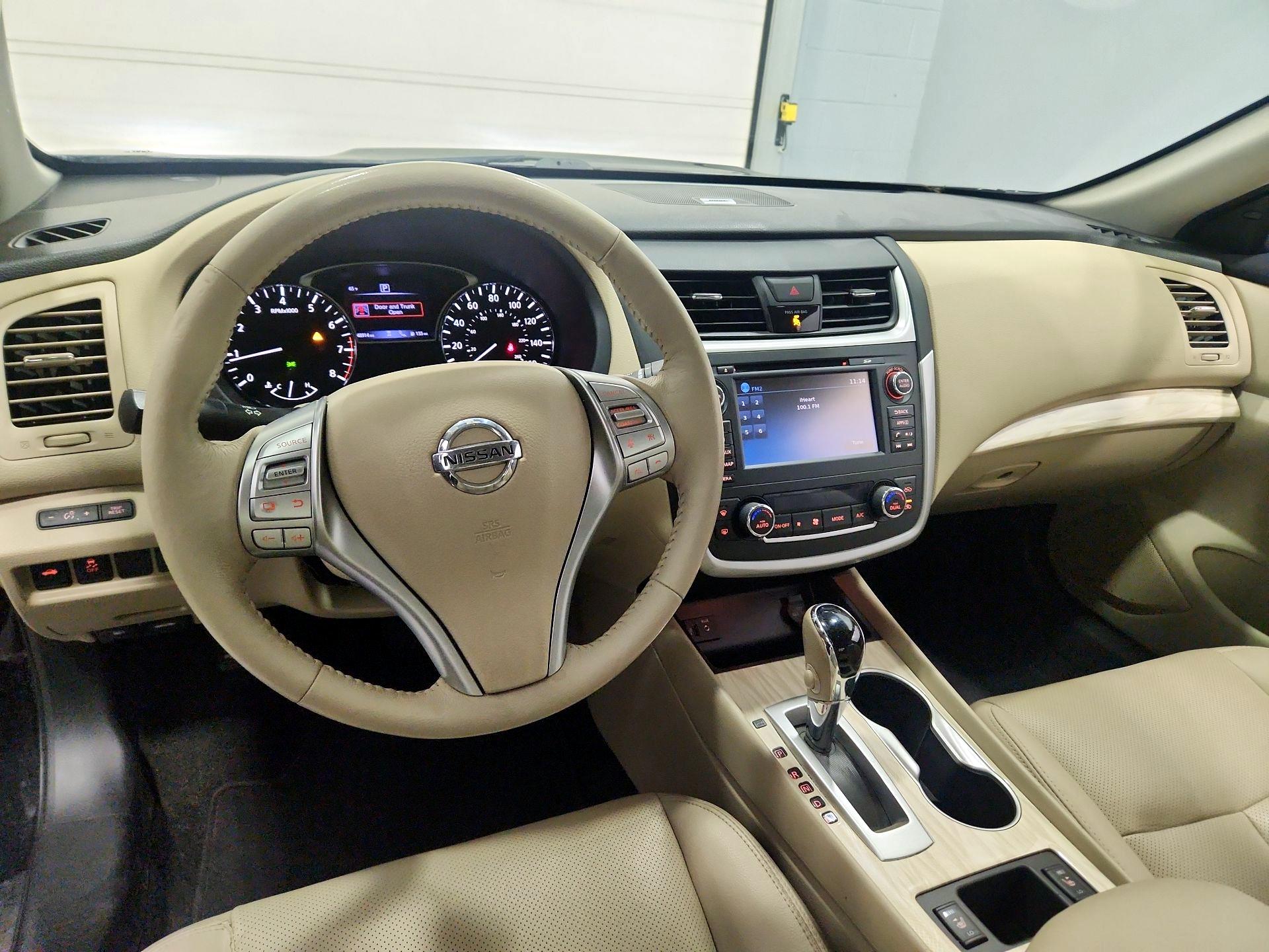 Thumbnail: 2016 Nissan Altima - 9