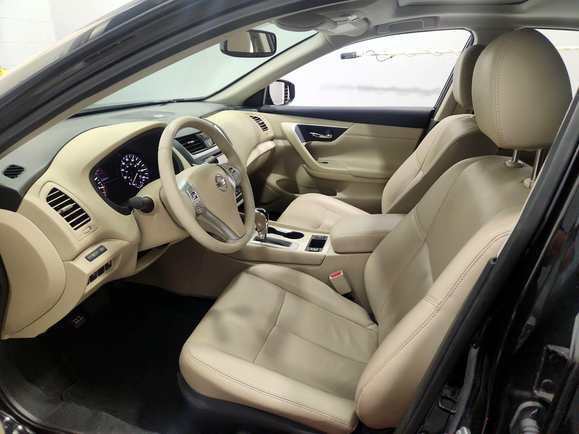 Thumbnail: 2016 Nissan Altima - 11