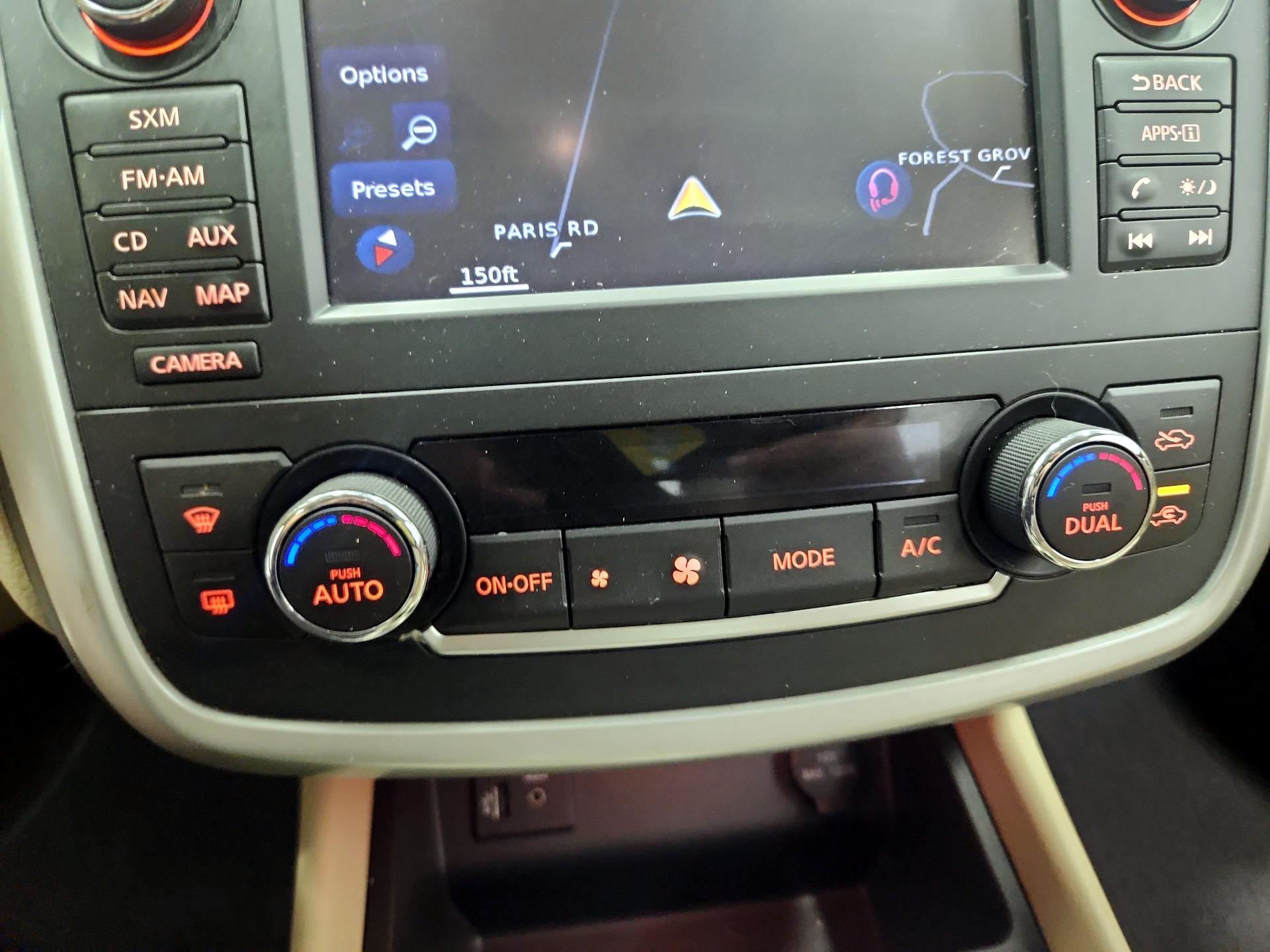 Thumbnail: 2016 Nissan Altima - 17