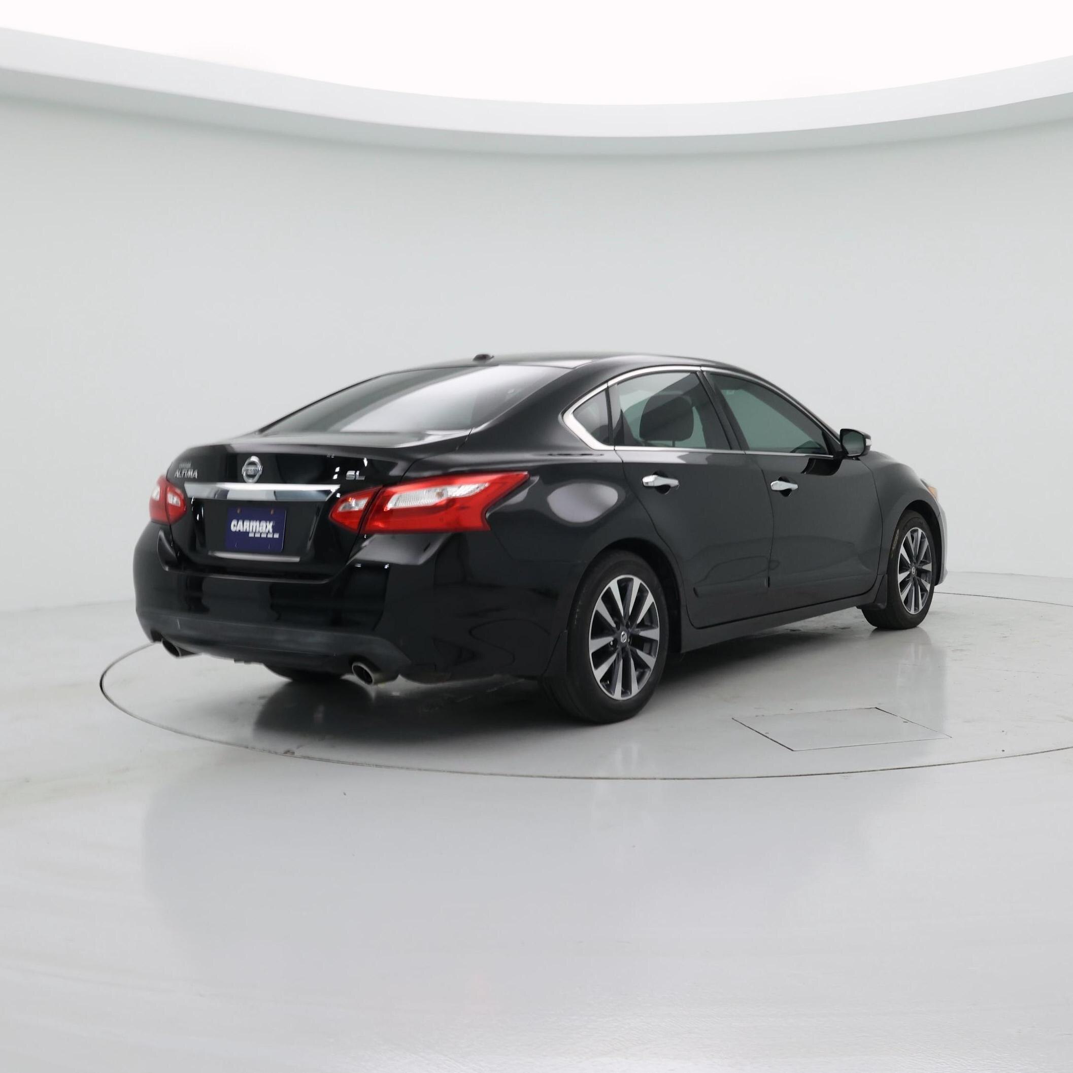 Thumbnail: 2016 Nissan Altima - 8