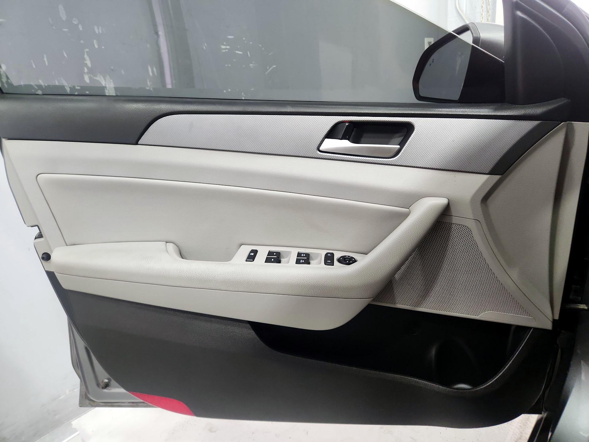 Thumbnail: 2019 Hyundai Sonata - 12