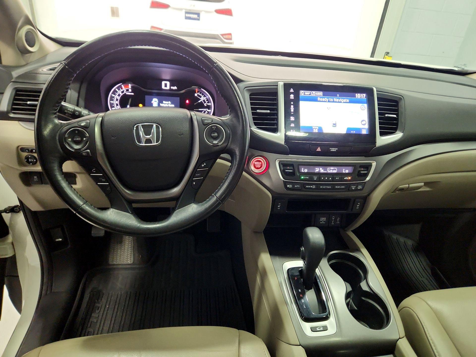 Thumbnail: 2017 Honda Pilot - 9