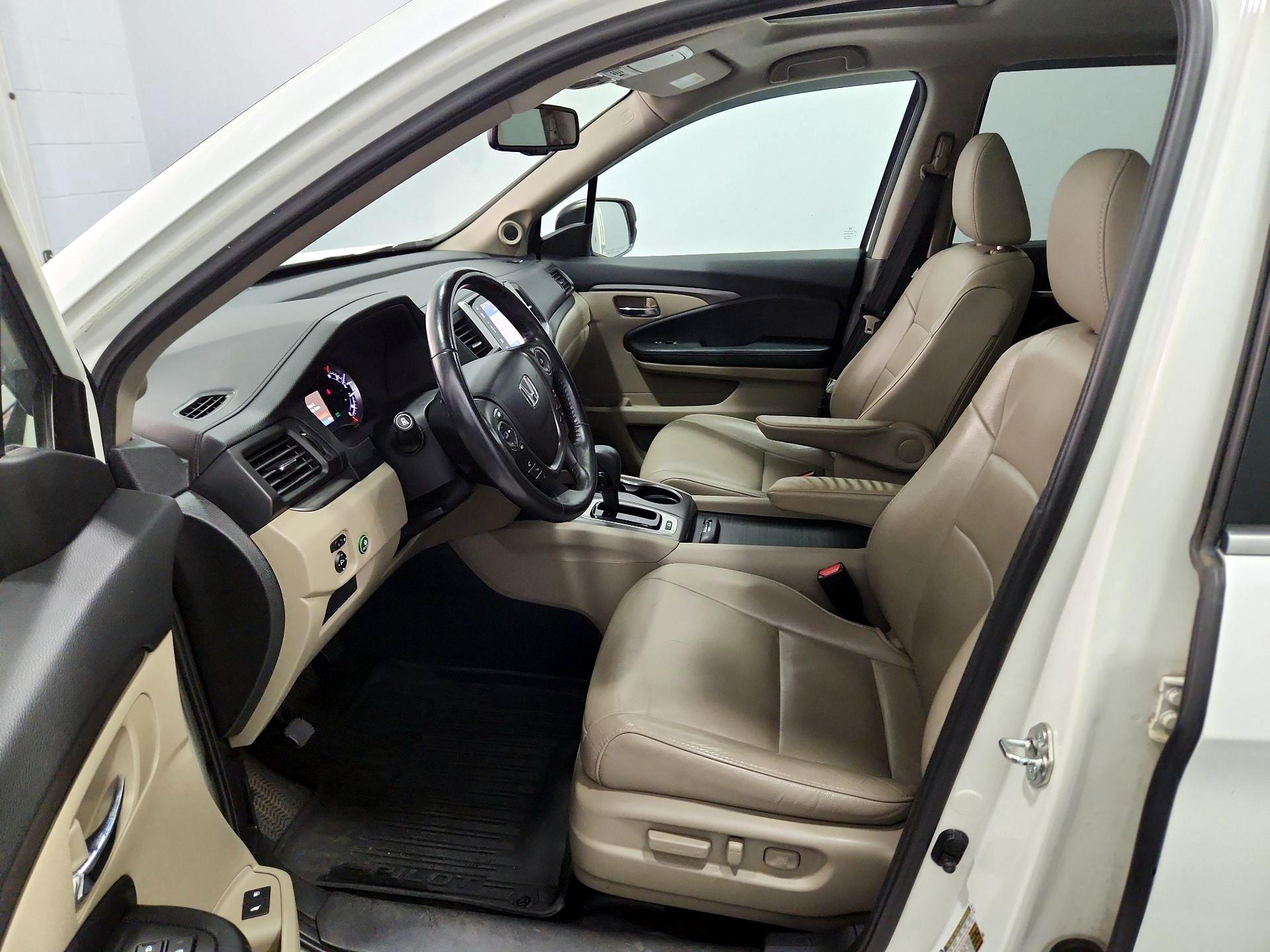 Thumbnail: 2017 Honda Pilot - 11