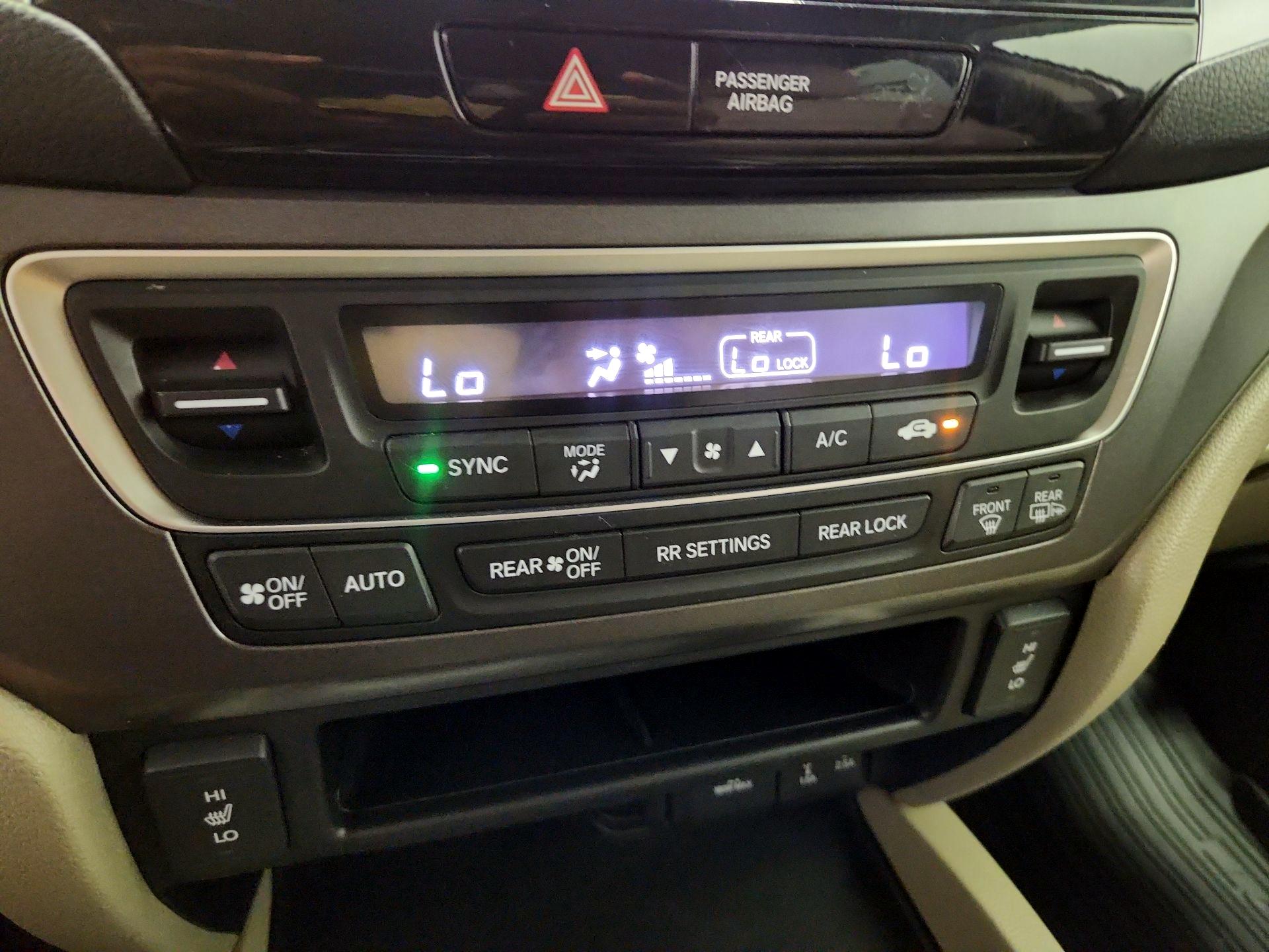 Thumbnail: 2017 Honda Pilot - 17