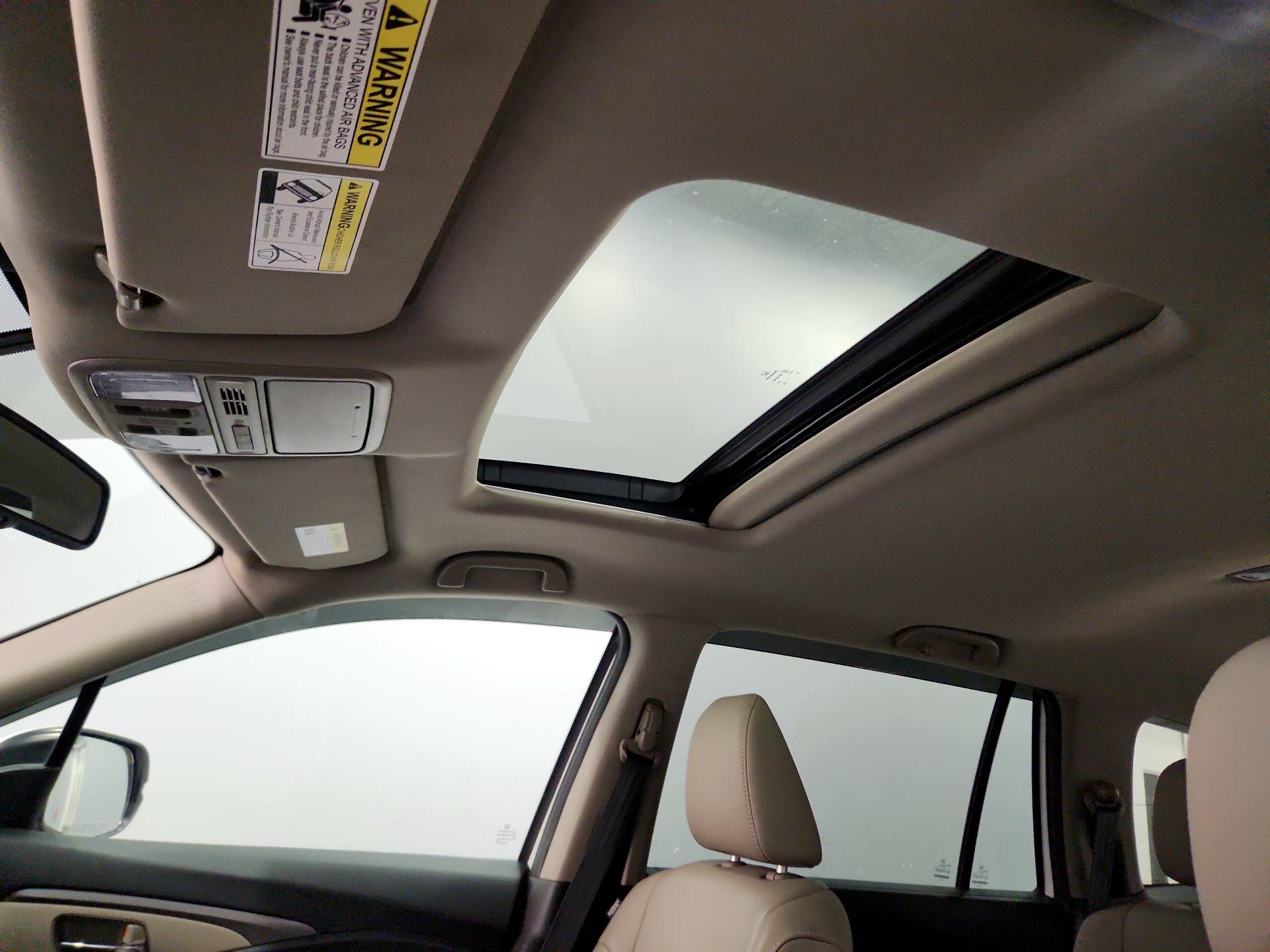 Thumbnail: 2017 Honda Pilot - 20