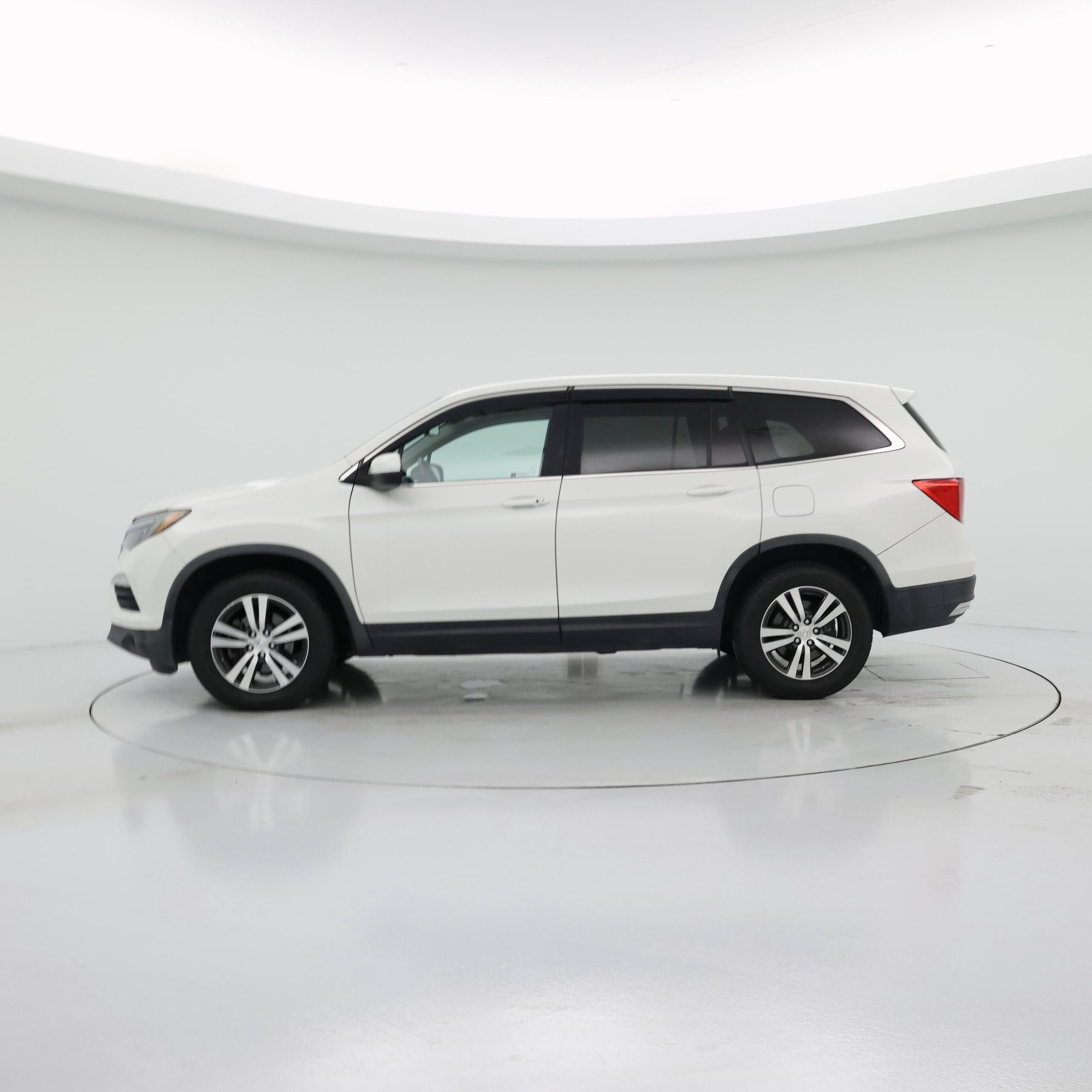 Thumbnail: 2017 Honda Pilot - 3