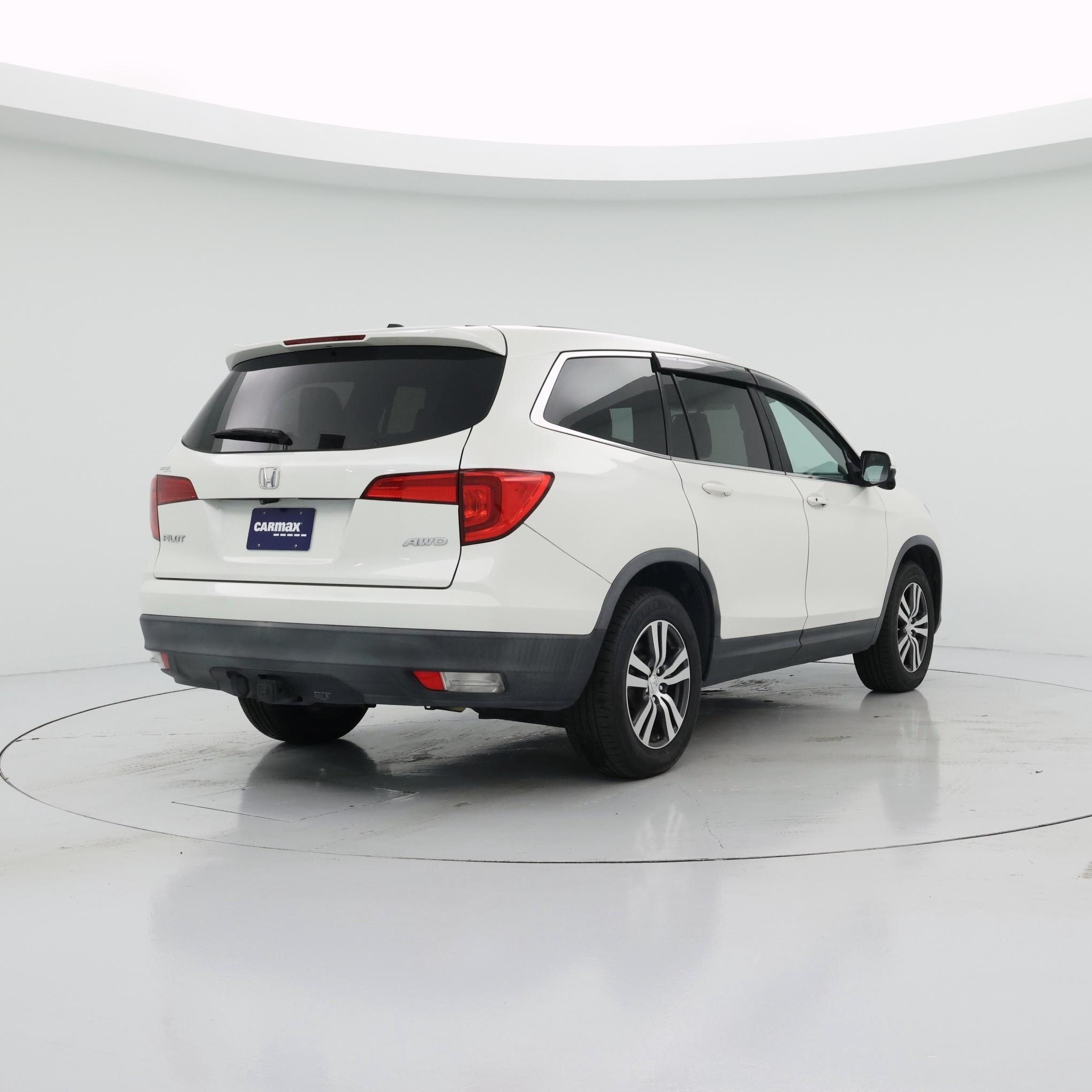 Thumbnail: 2017 Honda Pilot - 8
