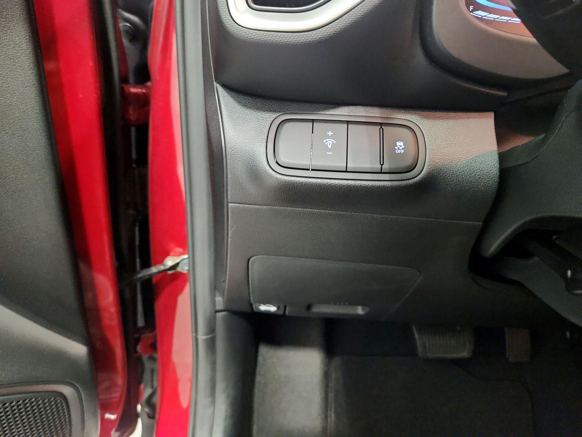 Thumbnail: 2023 Hyundai Venue - 13