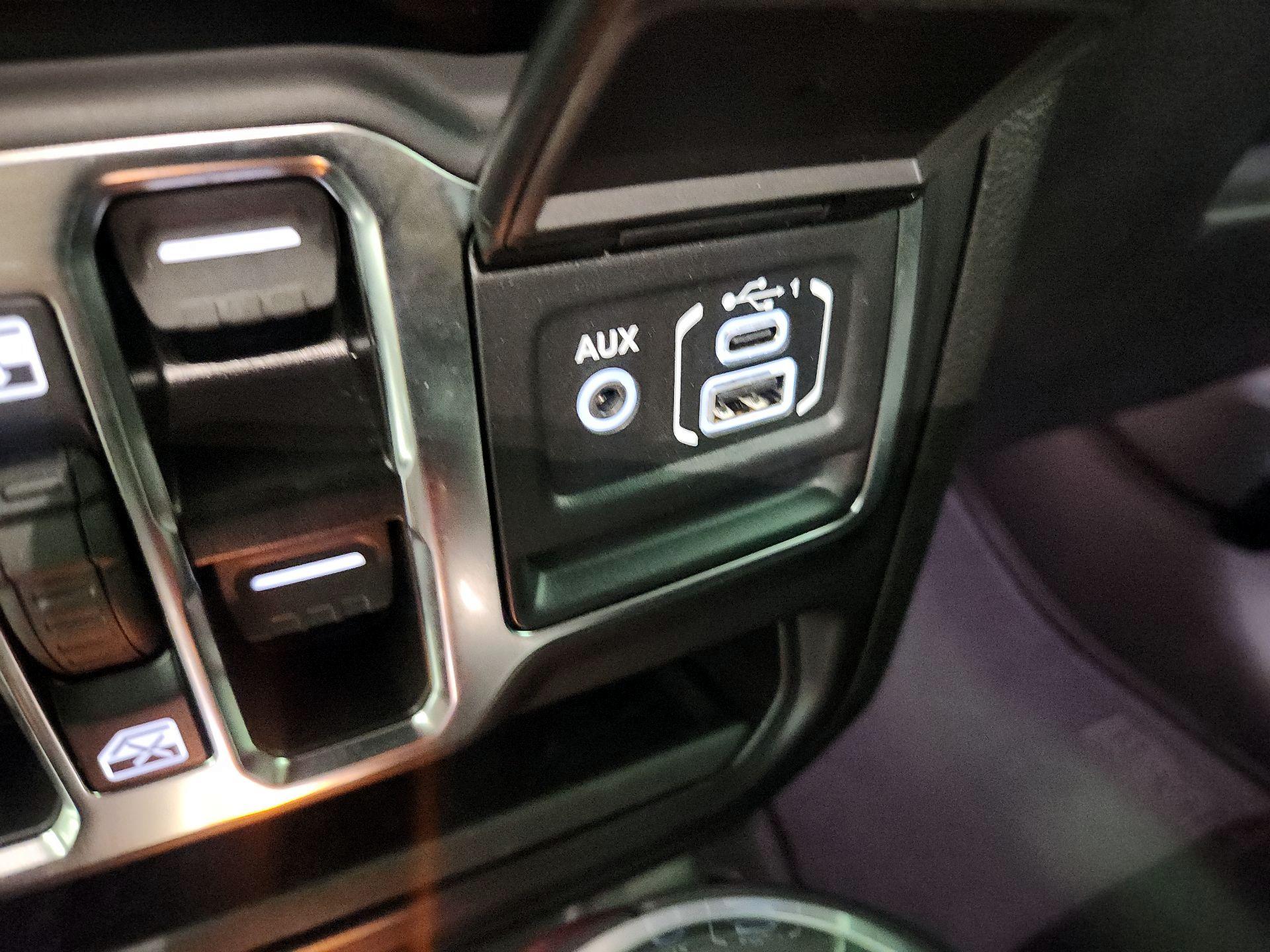 Thumbnail: 2022 Jeep Wrangler - 18