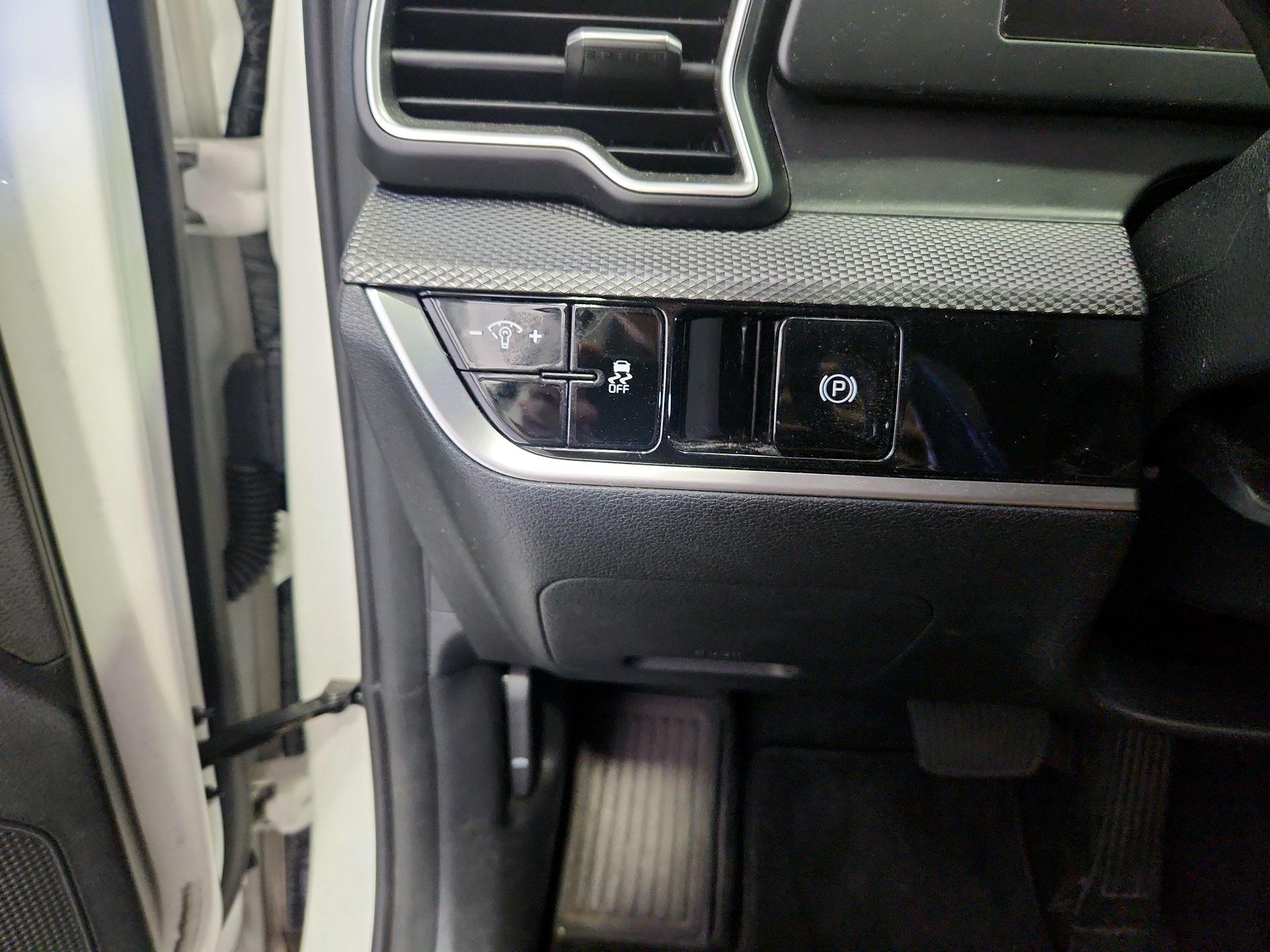 Thumbnail: 2023 Kia Sportage - 13