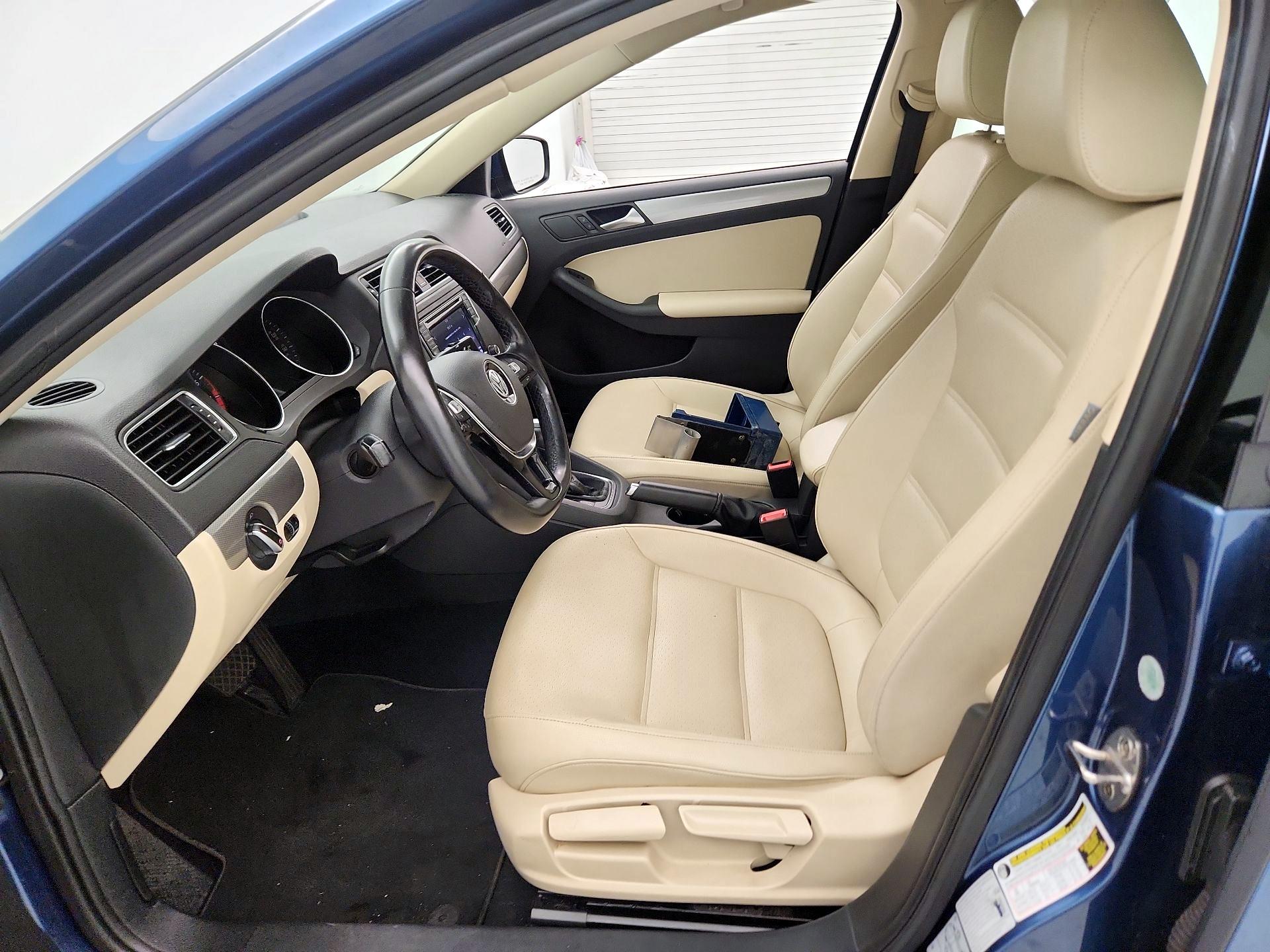 Thumbnail: 2017 Volkswagen Jetta - 11