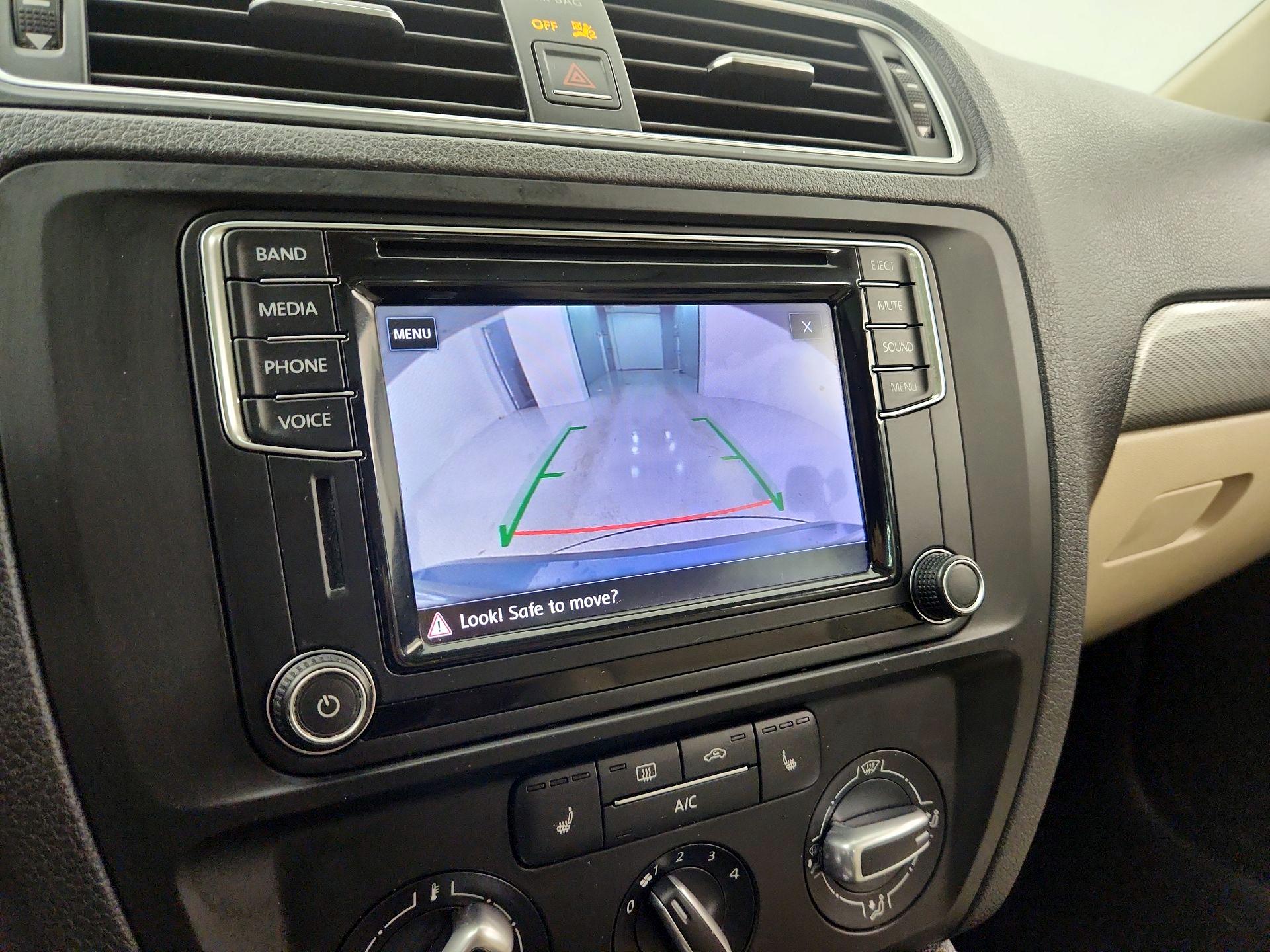 Thumbnail: 2017 Volkswagen Jetta - 14