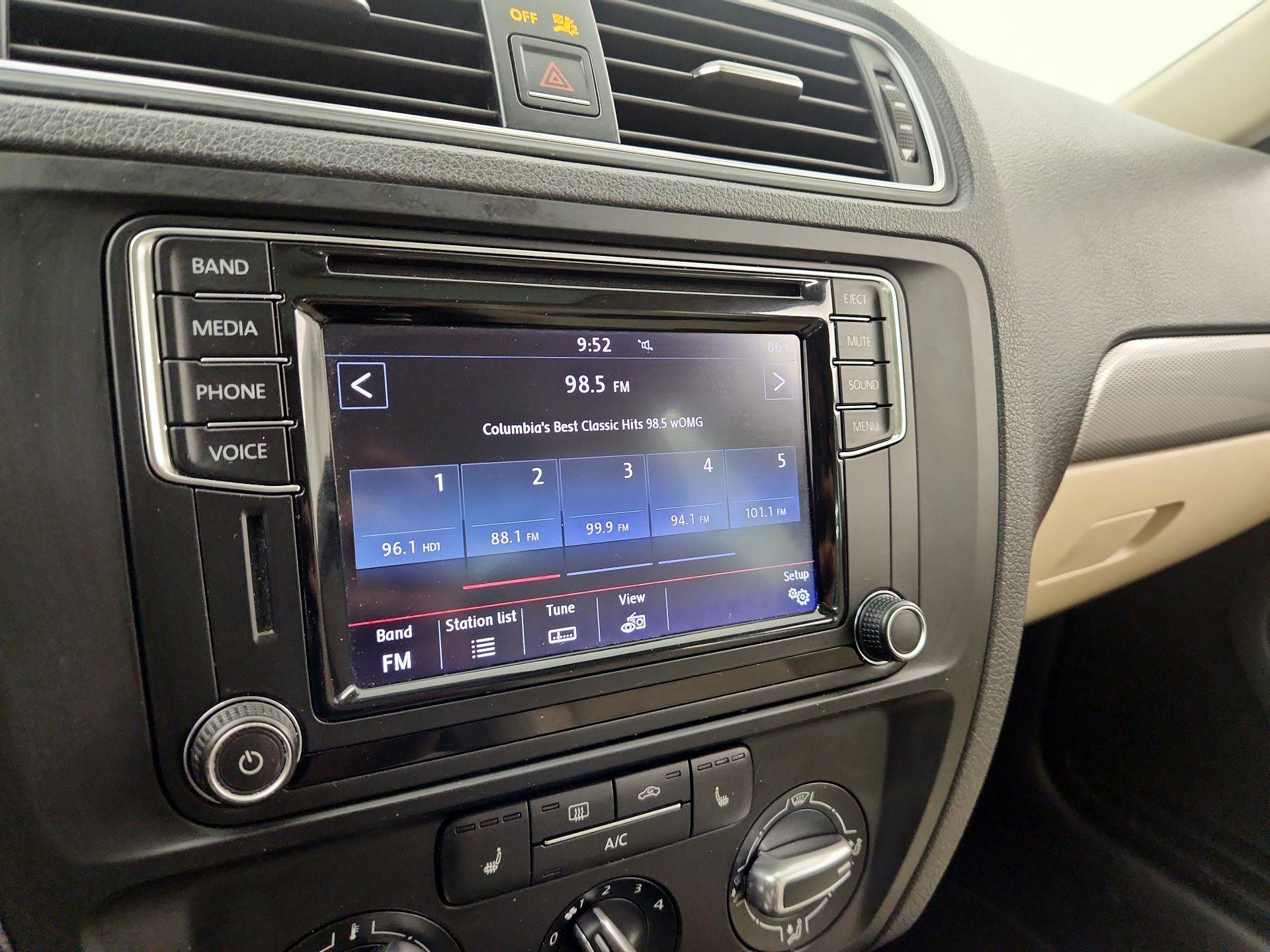 Thumbnail: 2017 Volkswagen Jetta - 15