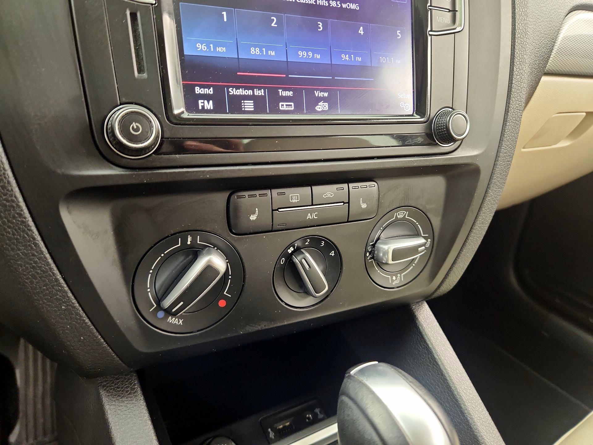 Thumbnail: 2017 Volkswagen Jetta - 16