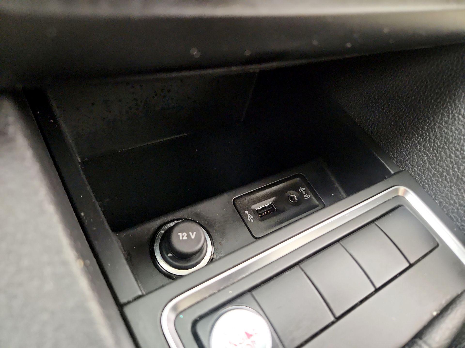 Thumbnail: 2017 Volkswagen Jetta - 18