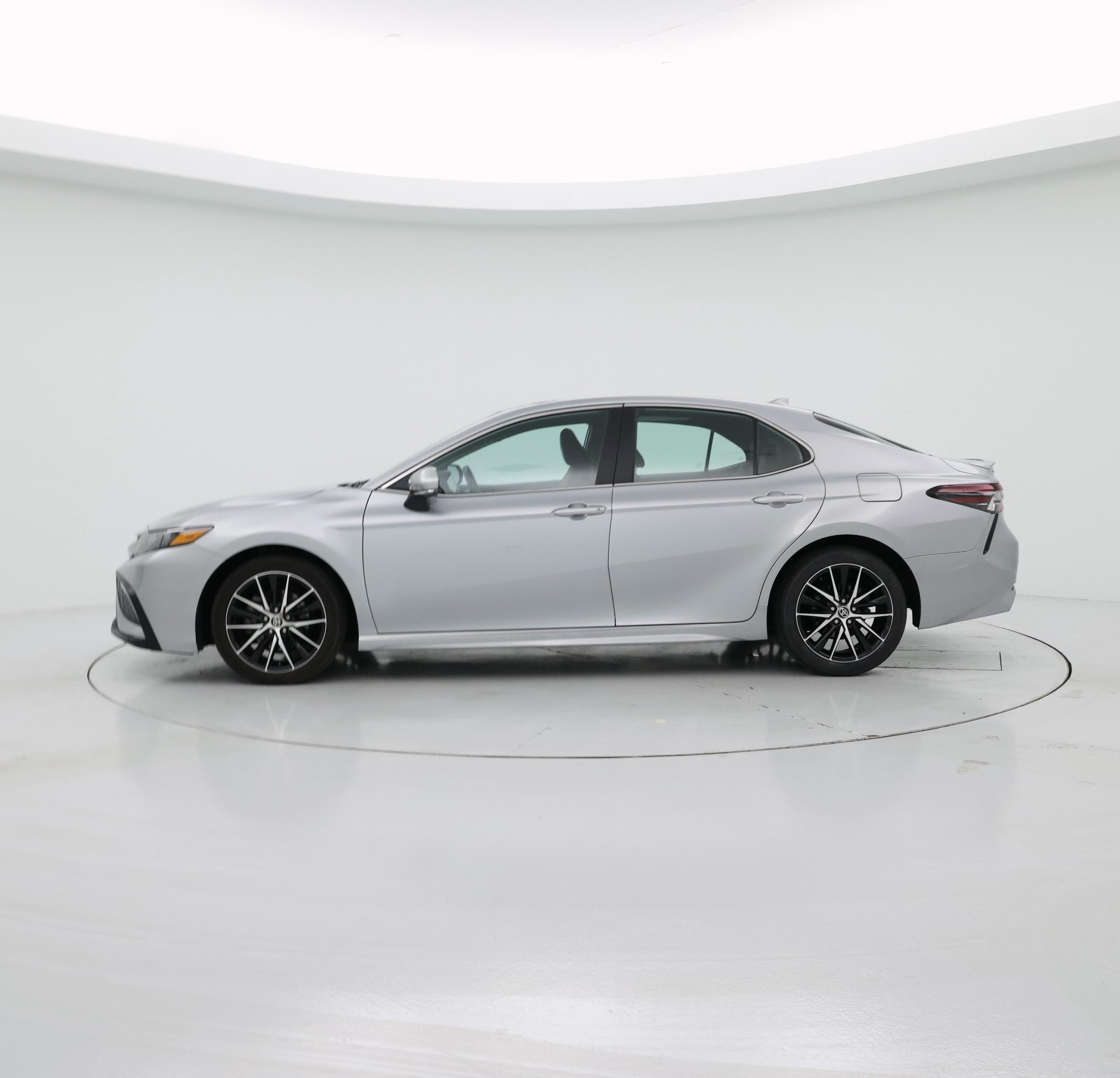 Thumbnail: 2022 Toyota Camry - 3