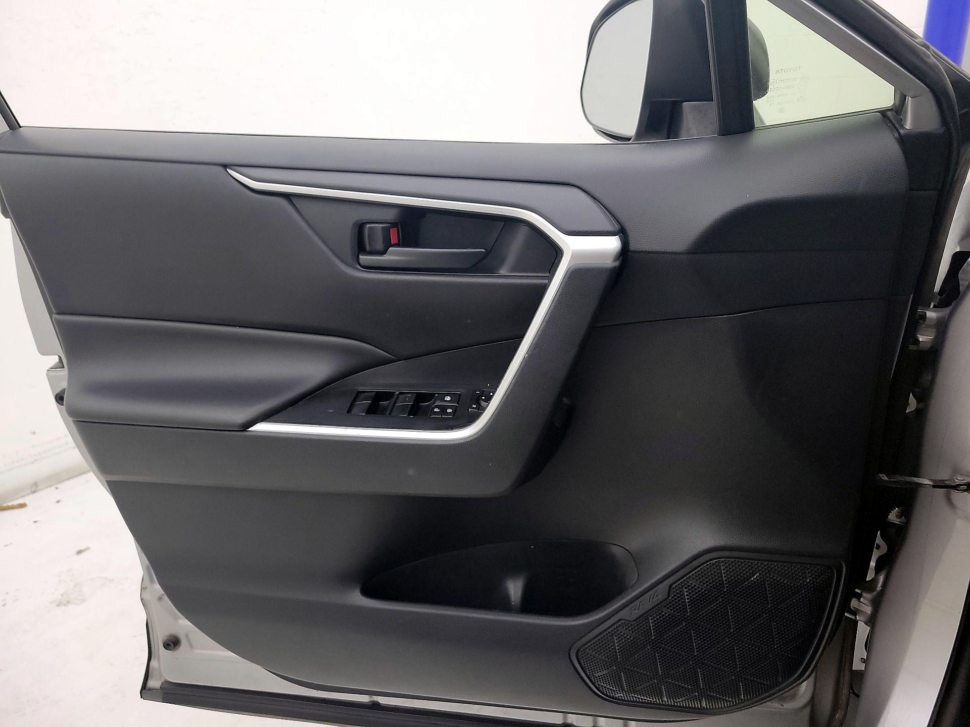Thumbnail: 2019 Toyota RAV4 - 12