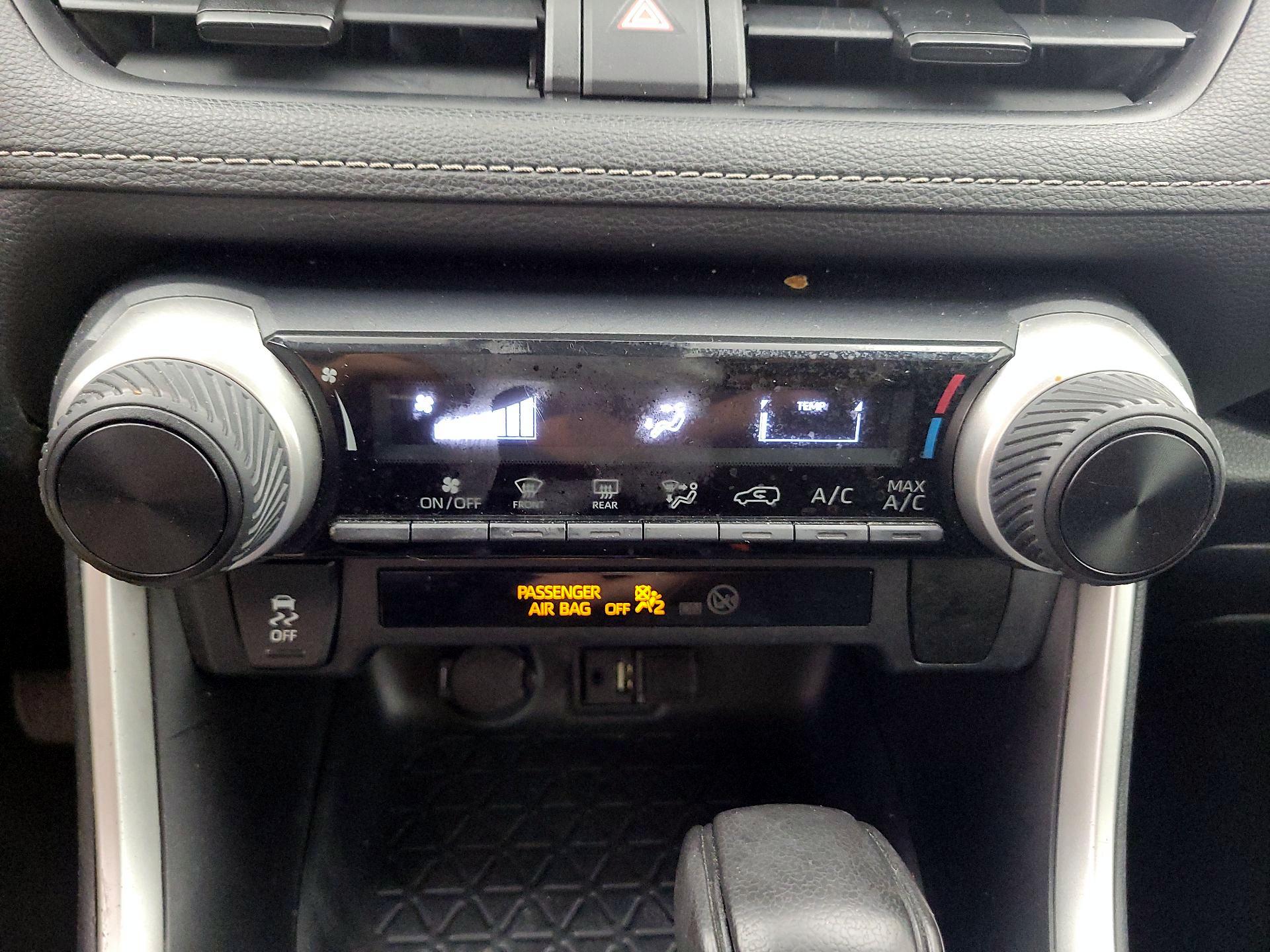 Thumbnail: 2019 Toyota RAV4 - 16