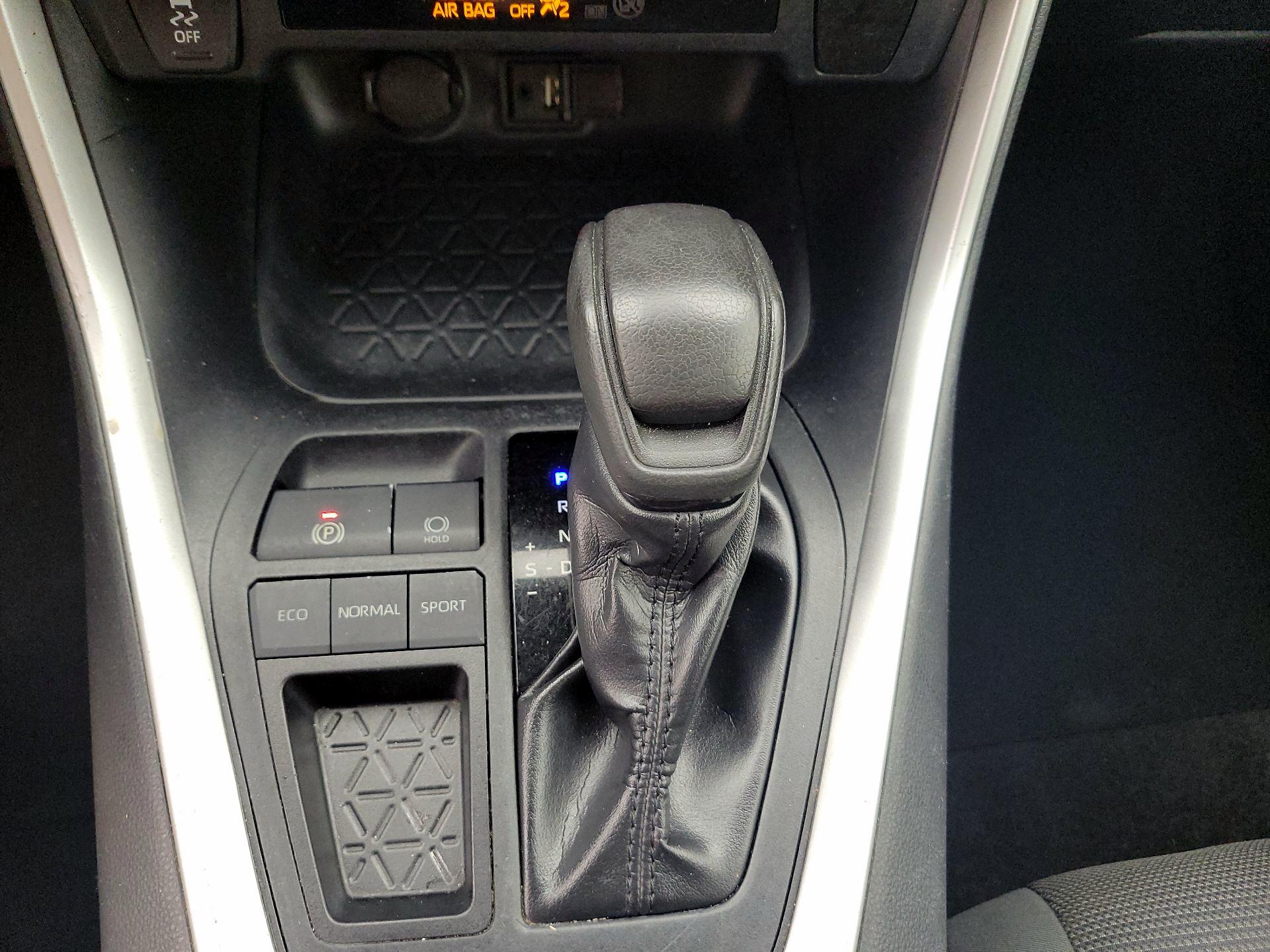 Thumbnail: 2019 Toyota RAV4 - 17