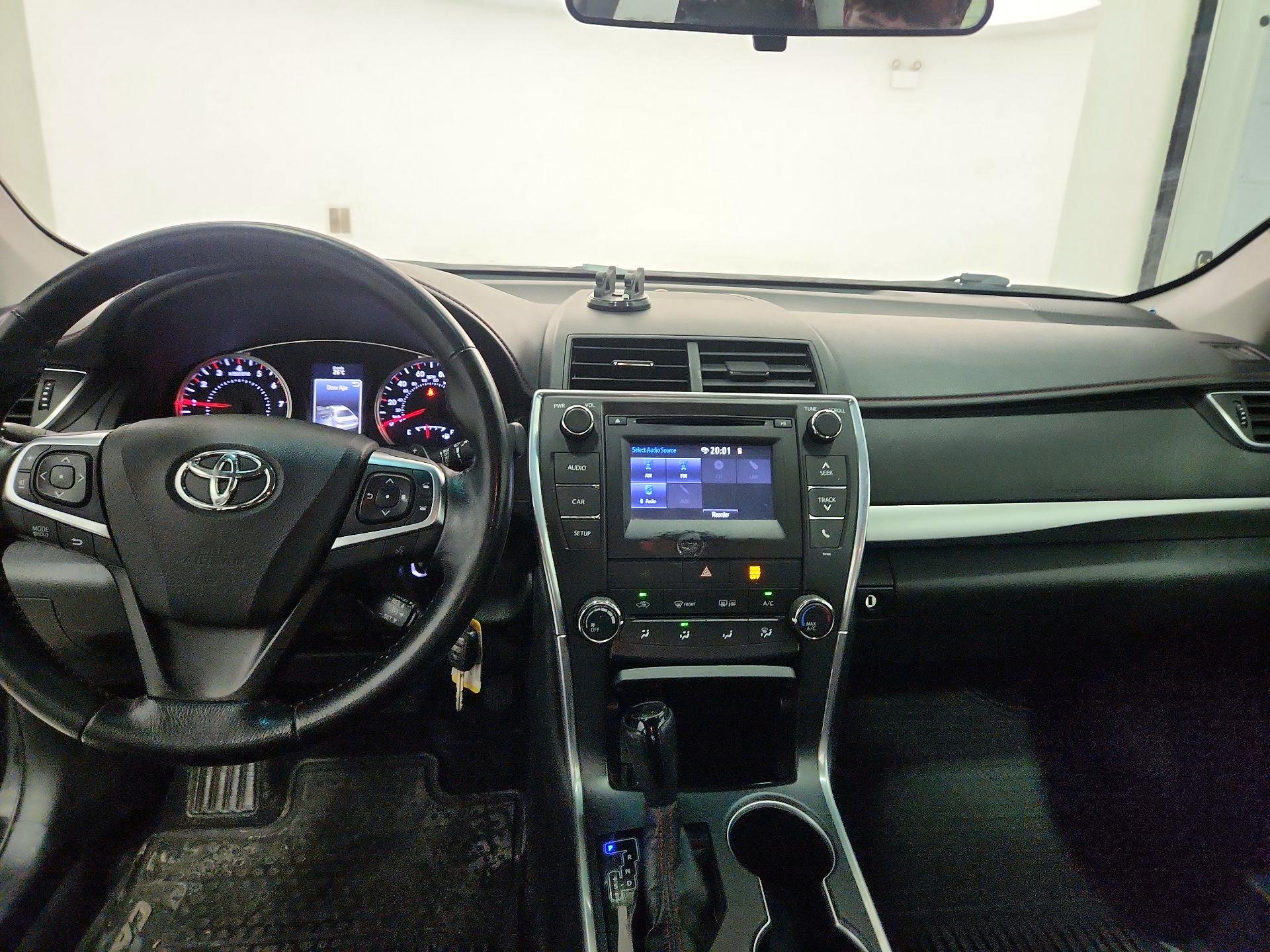 Thumbnail: 2015 Toyota Camry - 9