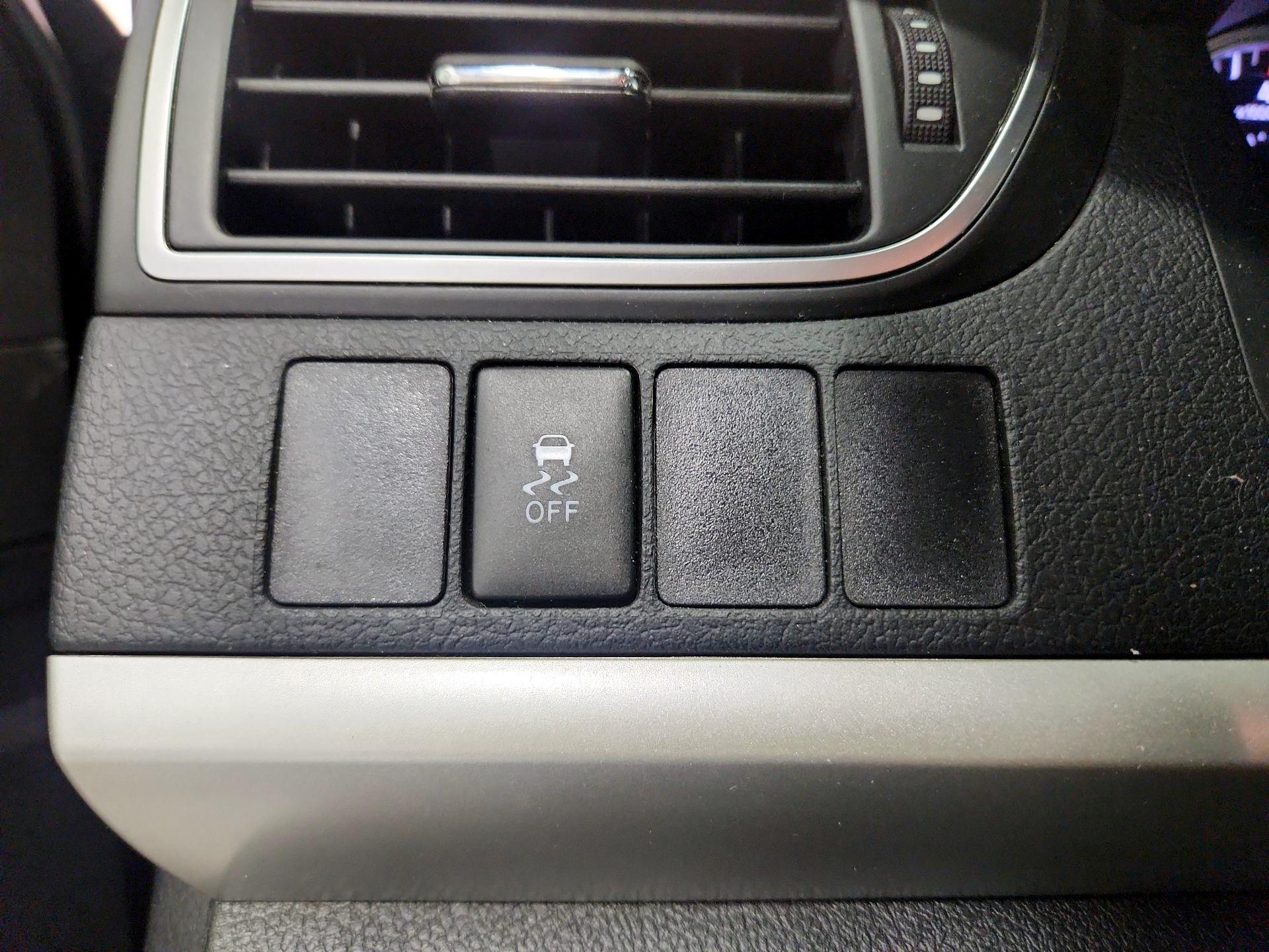 Thumbnail: 2015 Toyota Camry - 13