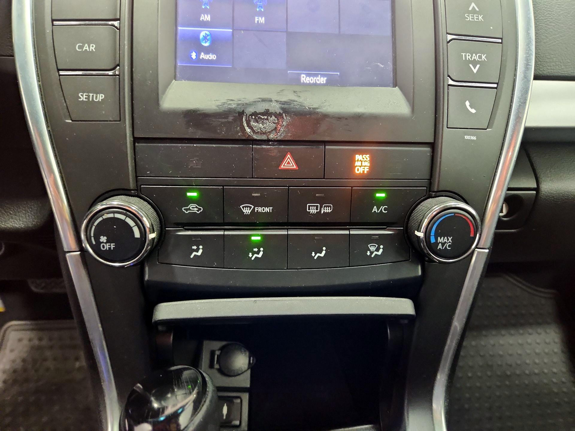 Thumbnail: 2015 Toyota Camry - 16