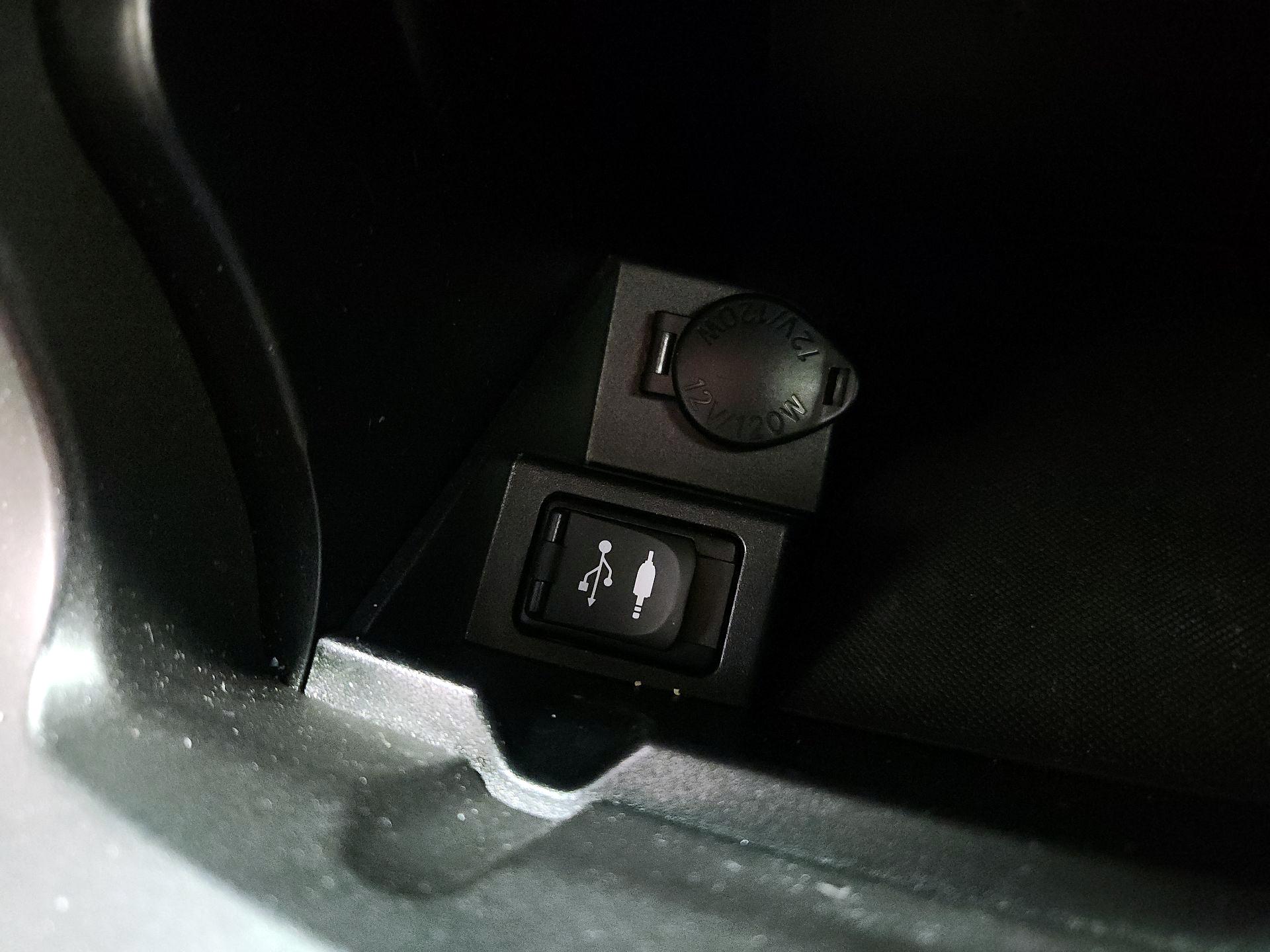 Thumbnail: 2015 Toyota Camry - 18