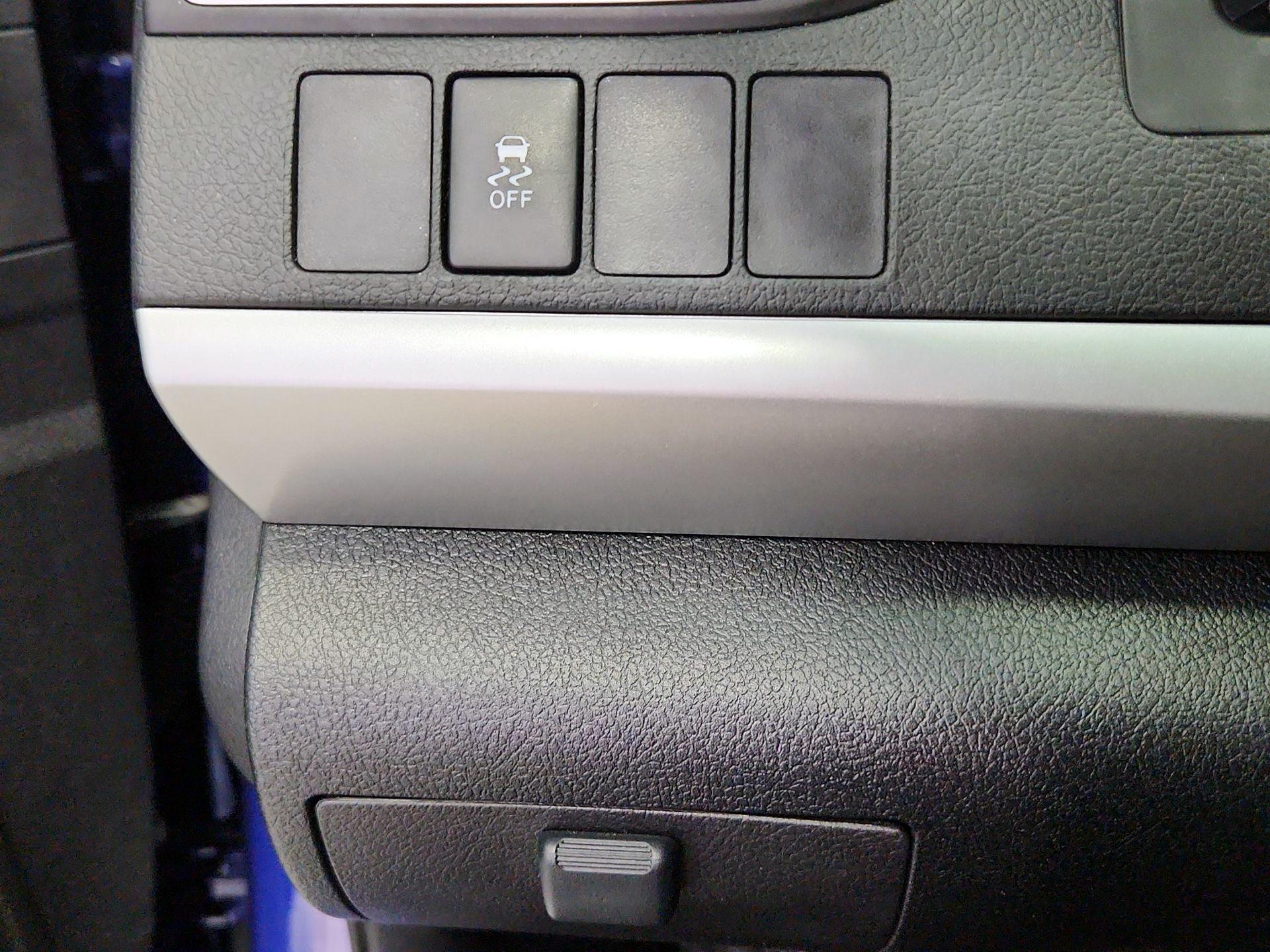 Thumbnail: 2016 Toyota Camry - 13
