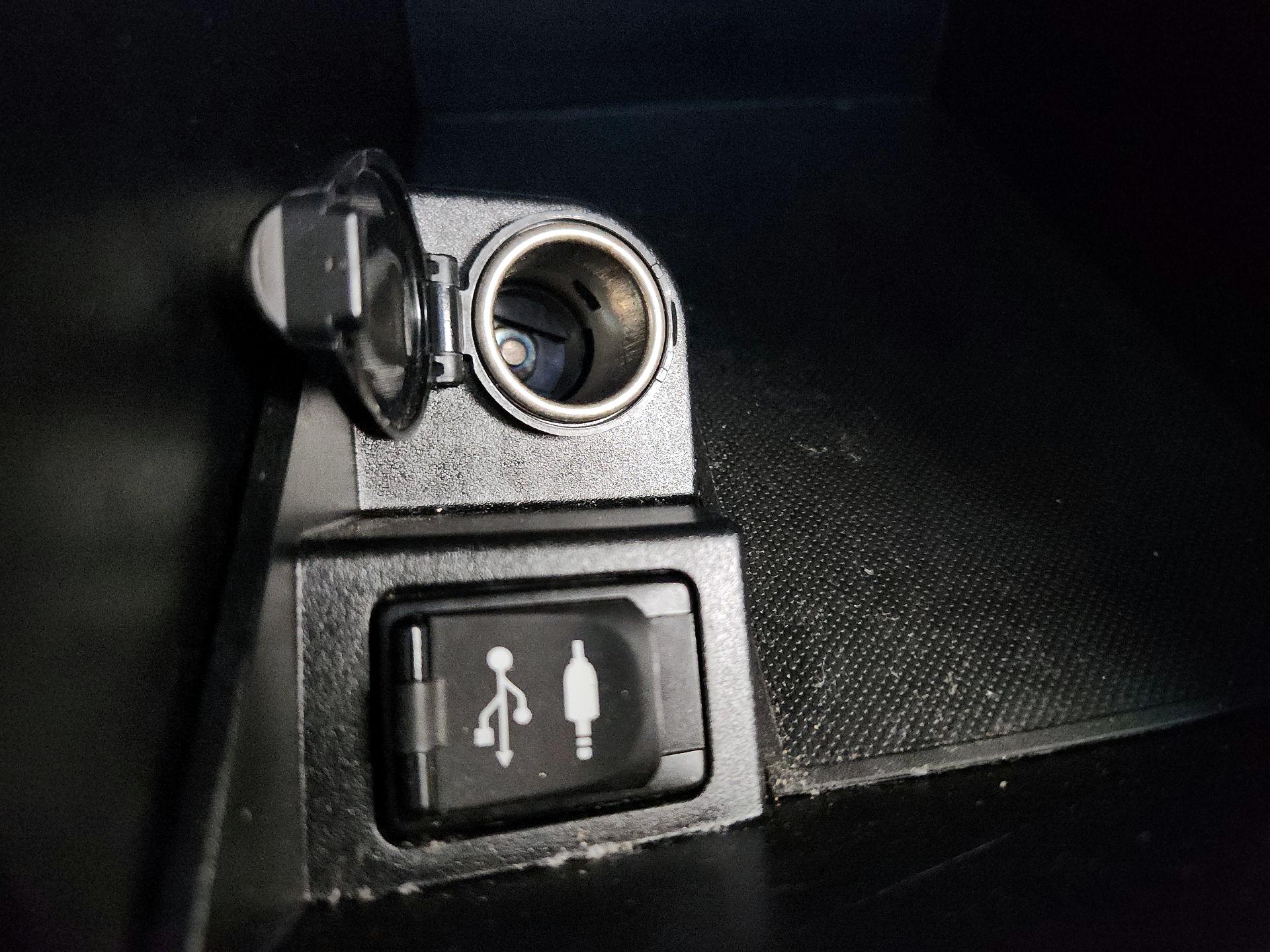 Thumbnail: 2016 Toyota Camry - 18
