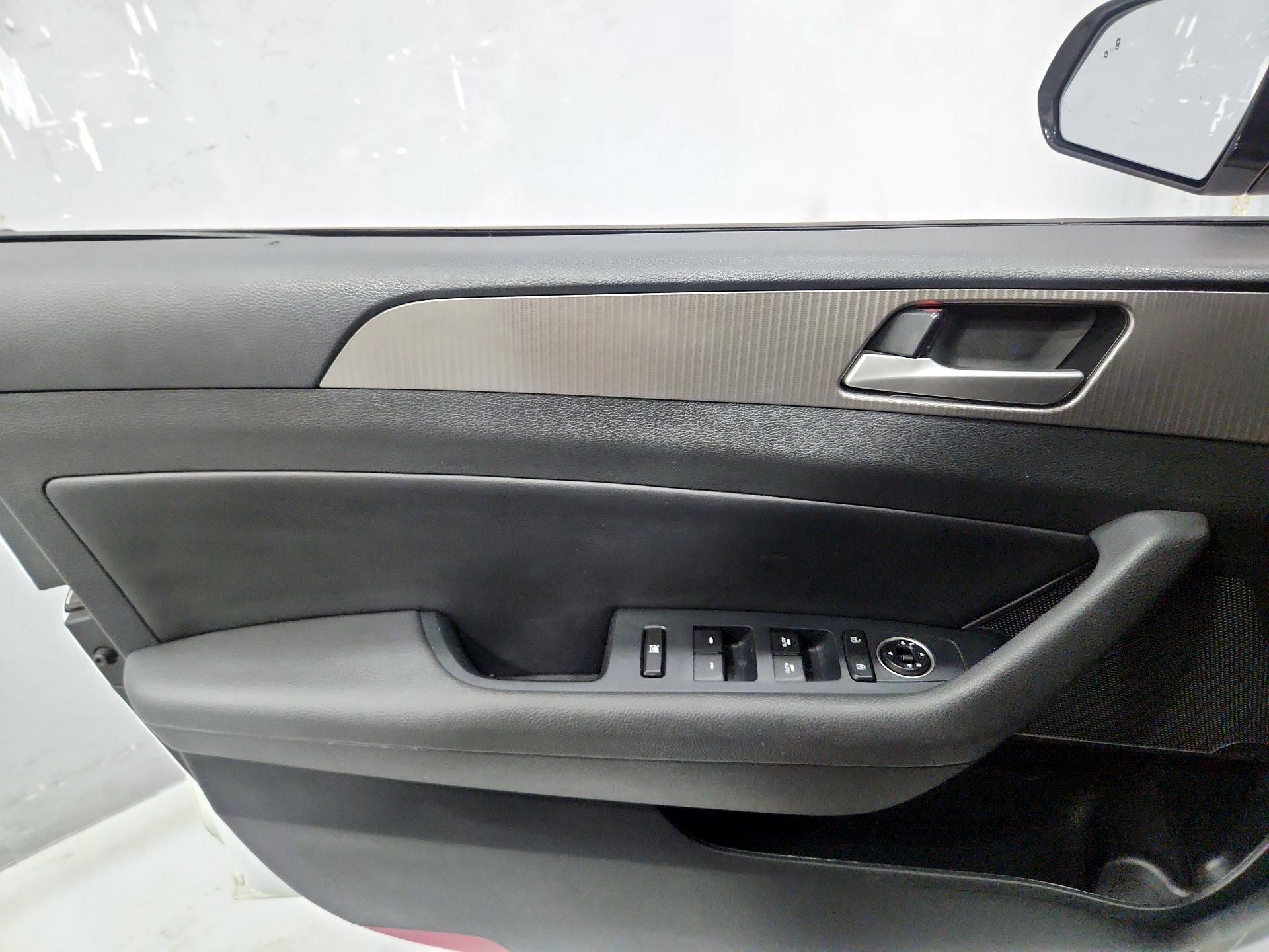 Thumbnail: 2019 Hyundai Sonata - 12