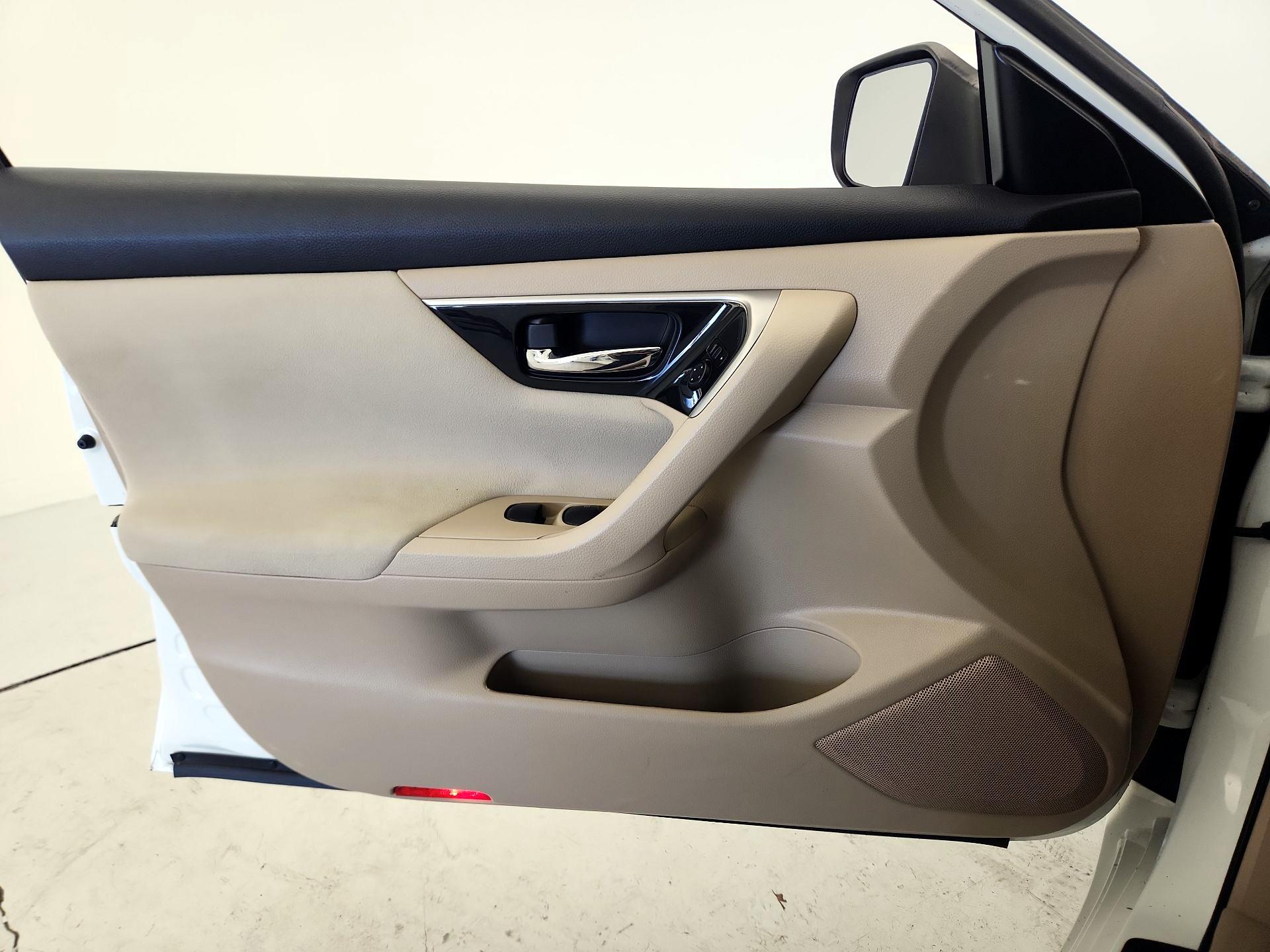 Thumbnail: 2014 Nissan Altima - 12