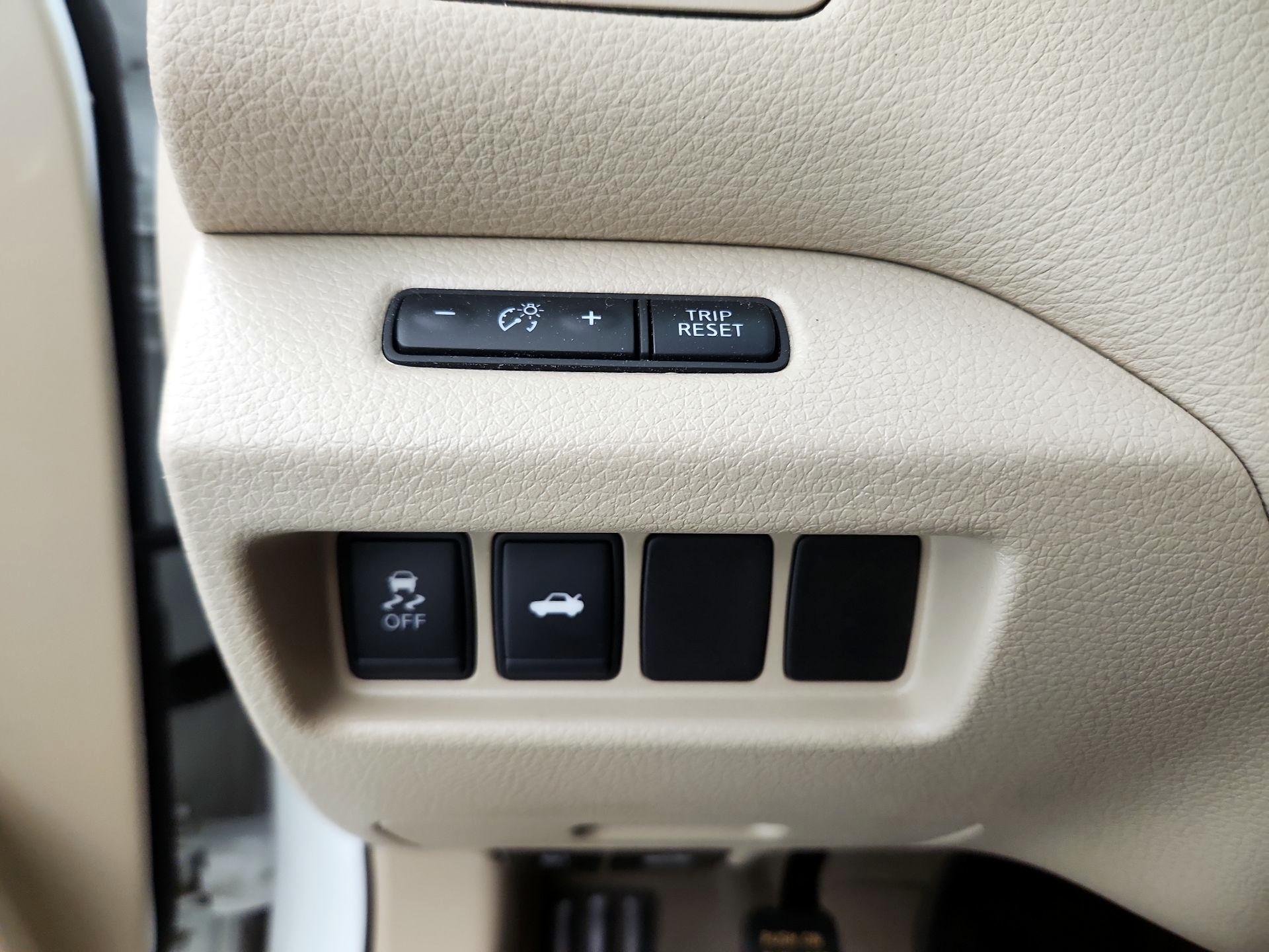 Thumbnail: 2014 Nissan Altima - 13