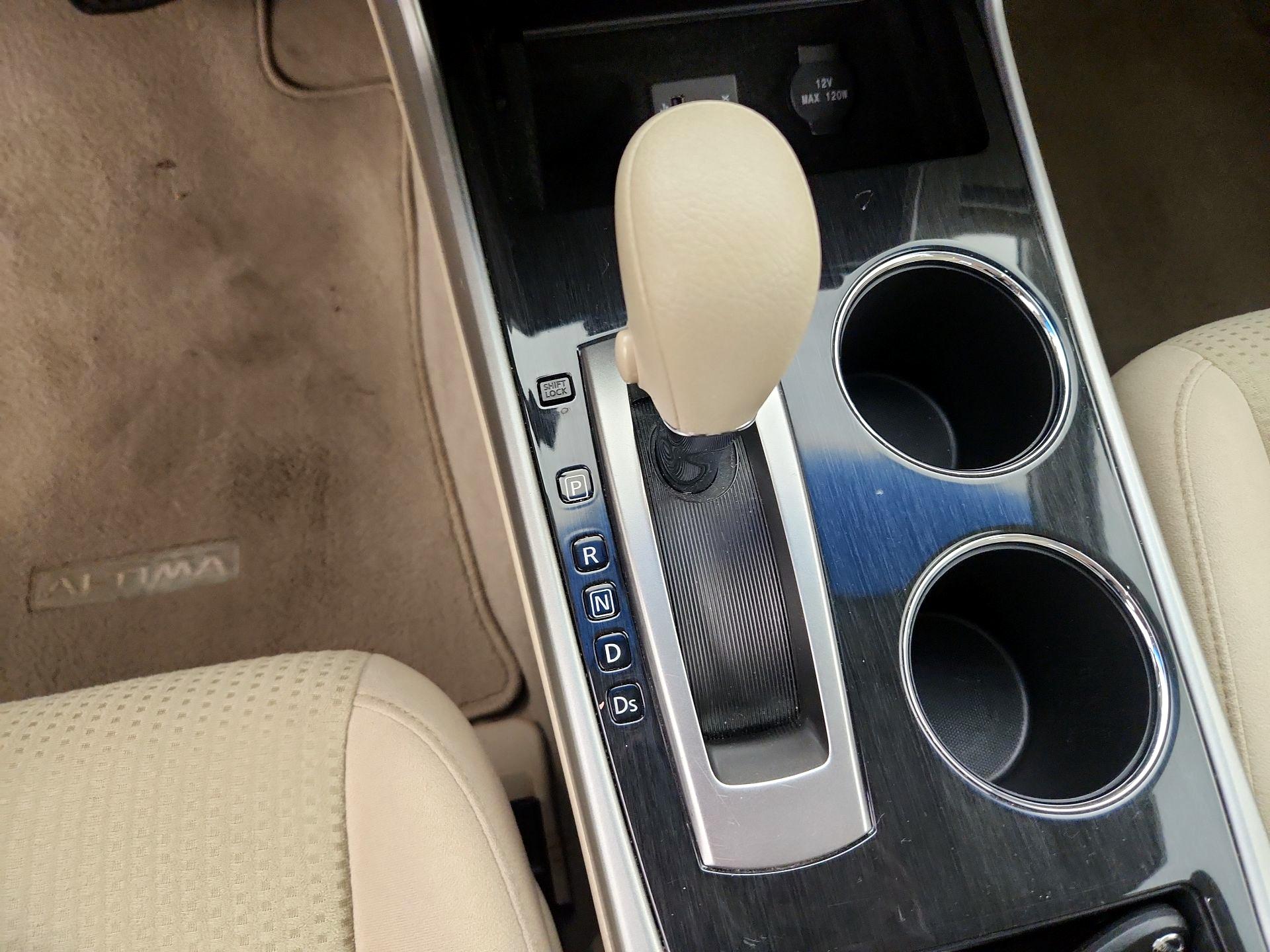 Thumbnail: 2014 Nissan Altima - 17